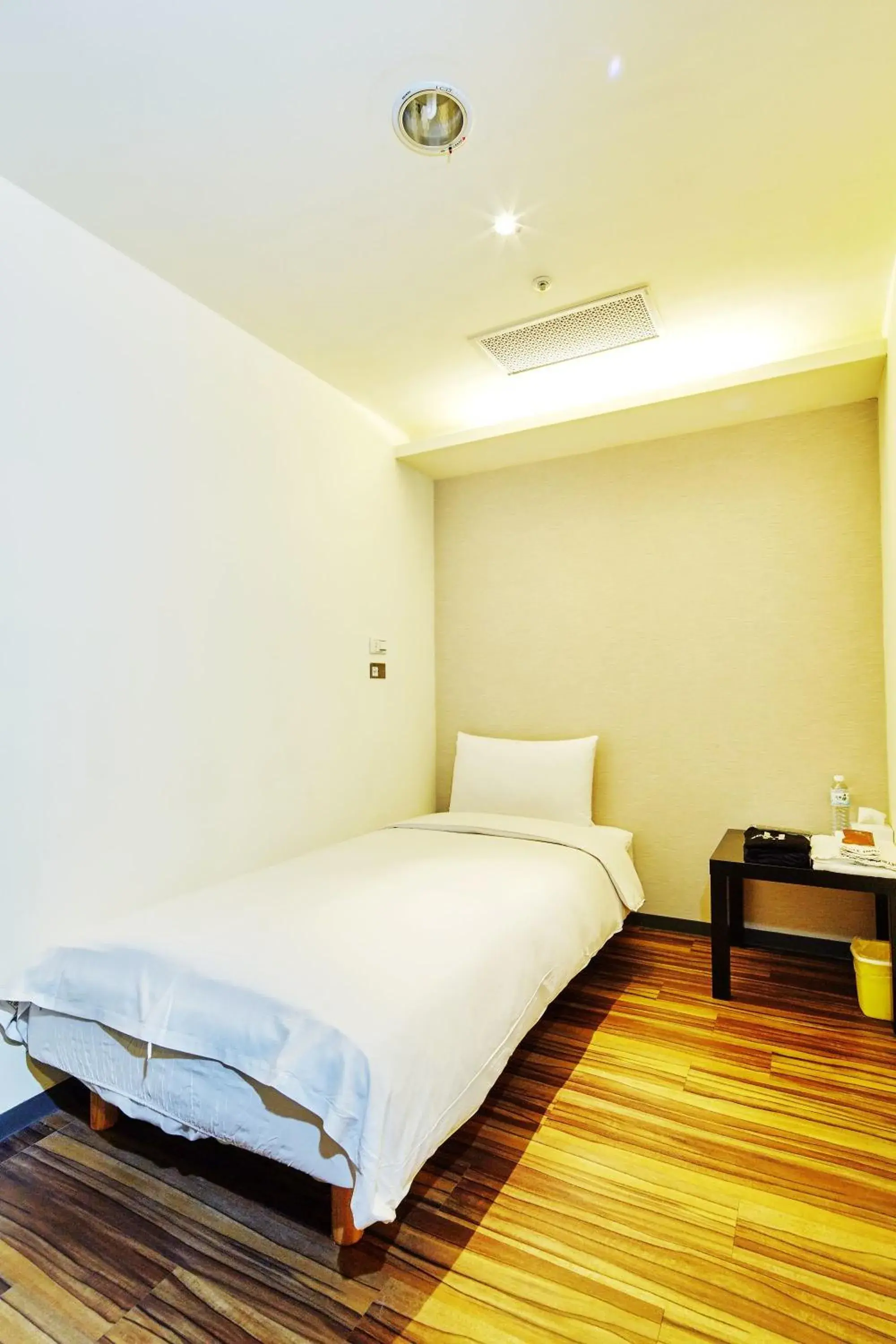 Single Room for Male in Single inn- KAOHSIUNG LINSEN Single Room for Male in Single inn- KAOHSIUNG LINSEN
