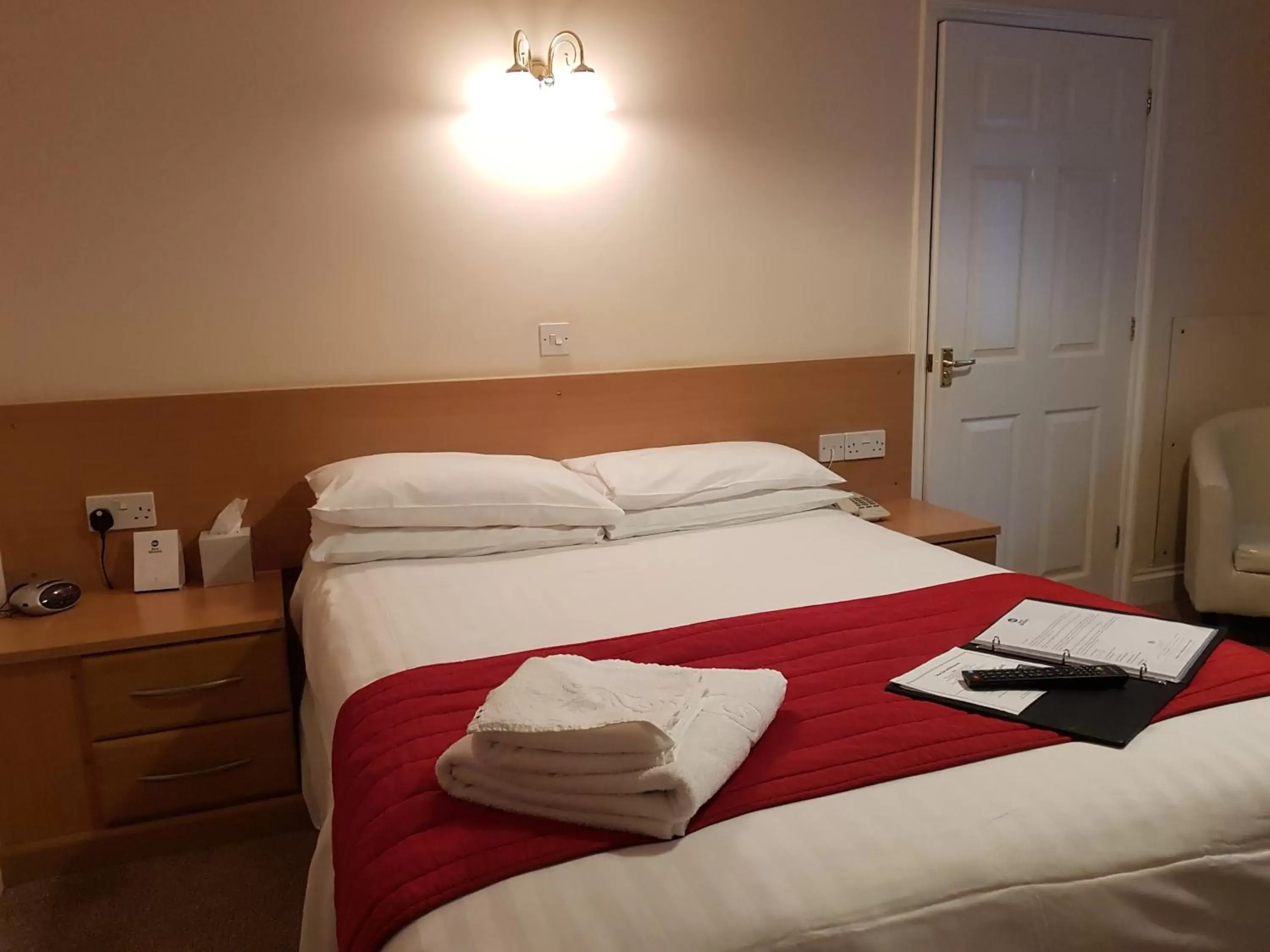 Double Room - Disability Access in The Cedars Hotel Double Room - Disability Access in The Cedars Hotel