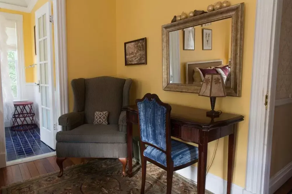 Family Suite in The Fox and Owl Inn Family Suite in The Fox and Owl Inn