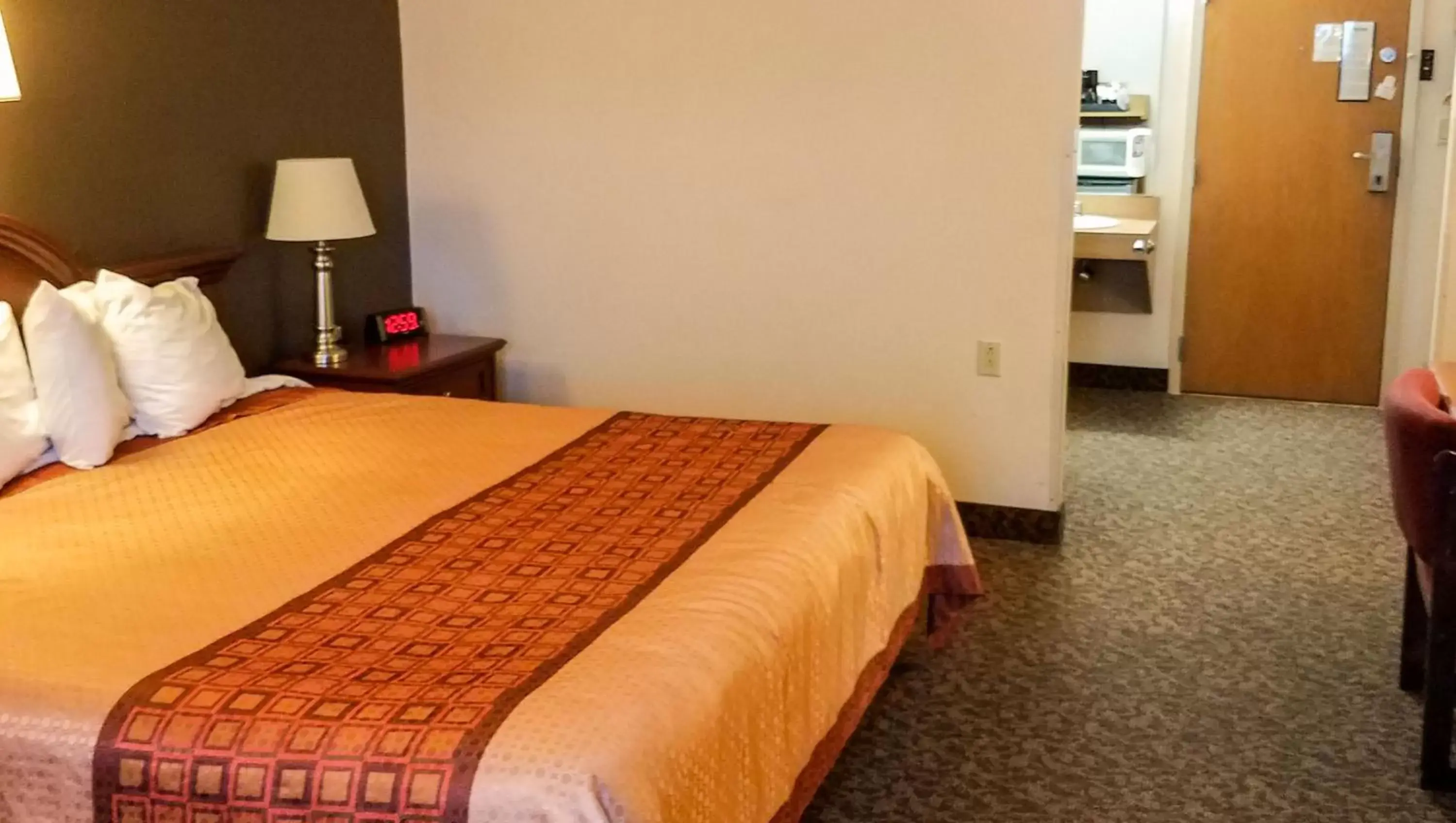 Standard King Room in Ivey's Motor Lodge Standard King Room in Ivey's Motor Lodge