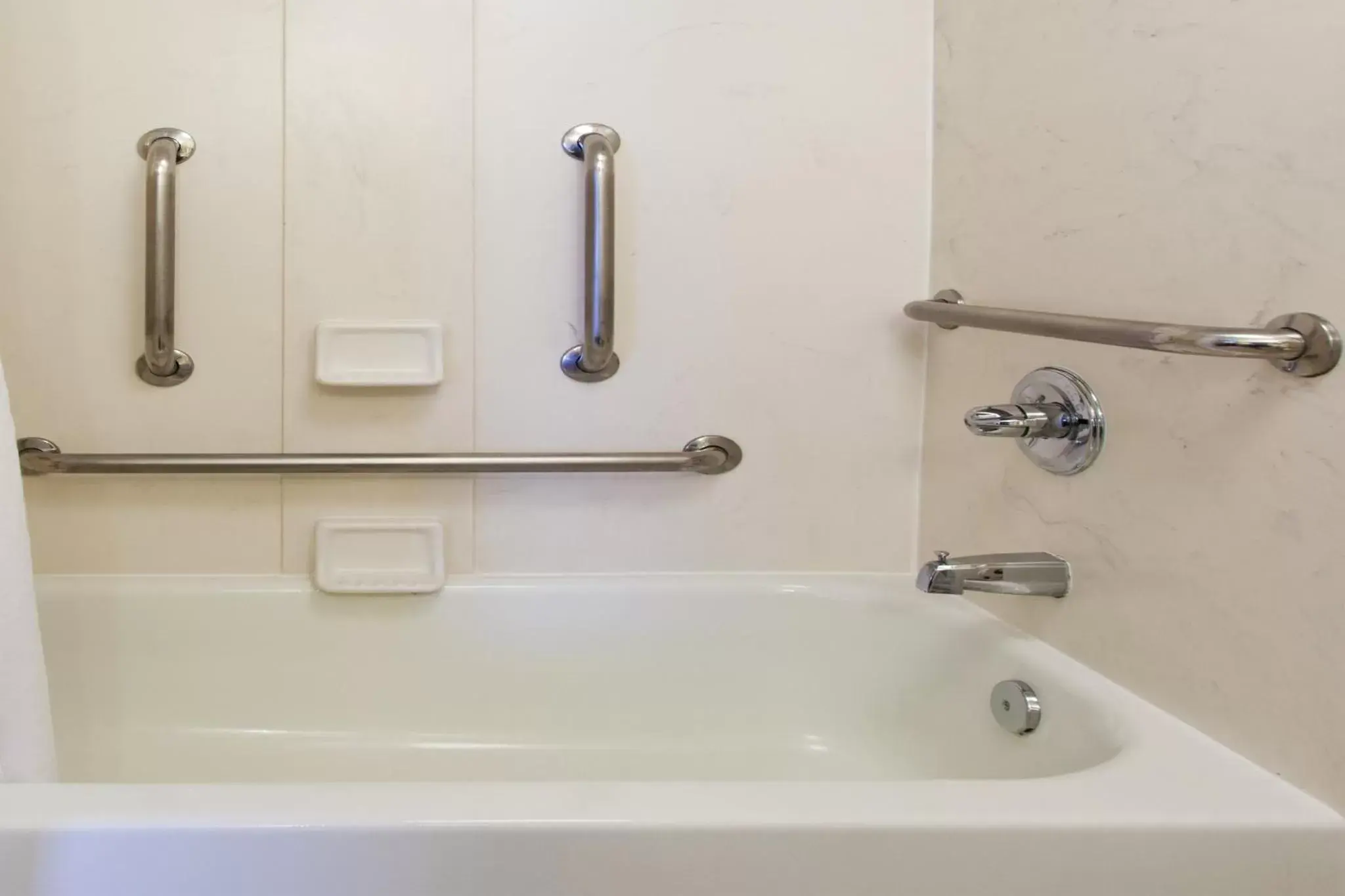 King Room with Bath Tub - Disability Access/Non-Smoking in Holiday Inn Charleston-Riverview, an IHG Hotel King Room with Bath Tub - Disability Access/Non-Smoking in Holiday Inn Charleston-Riverview, an IHG Hotel