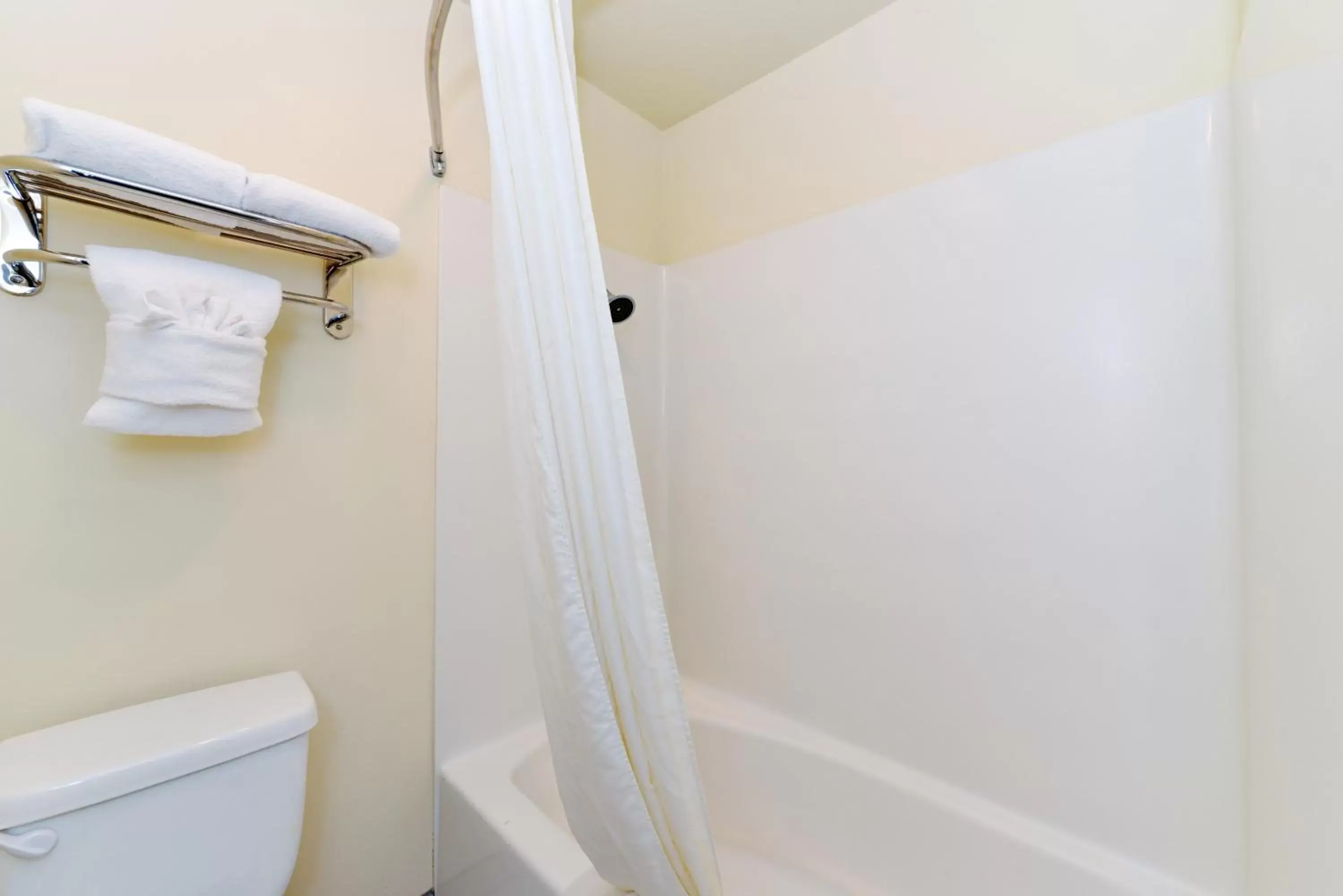 One-Bedroom Suite in Edgewater Inn and Suites One-Bedroom Suite in Edgewater Inn and Suites