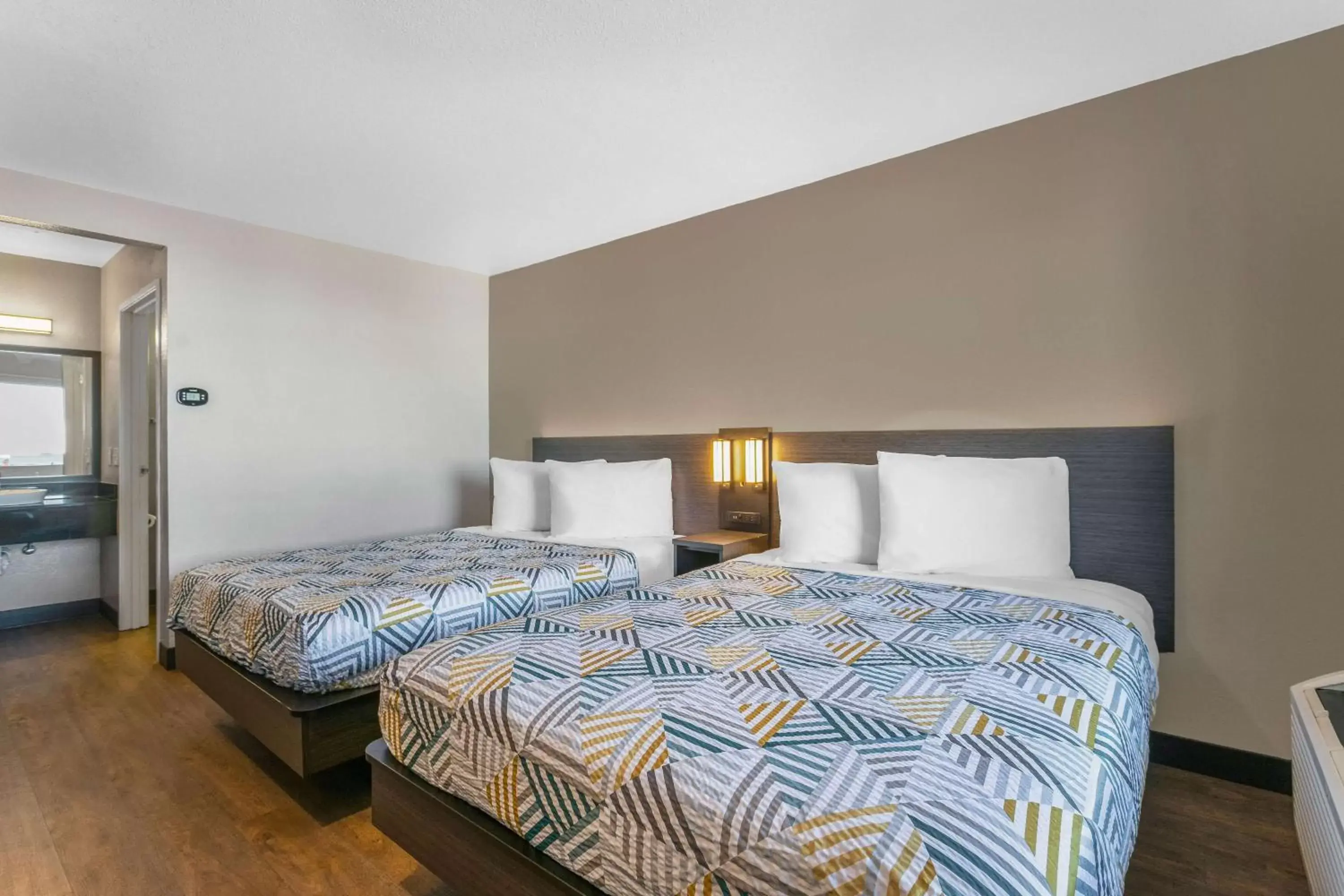 Deluxe Queen Suite - Smoking in Motel 6-Merced, CA - North Deluxe Queen Suite - Smoking in Motel 6-Merced, CA - North