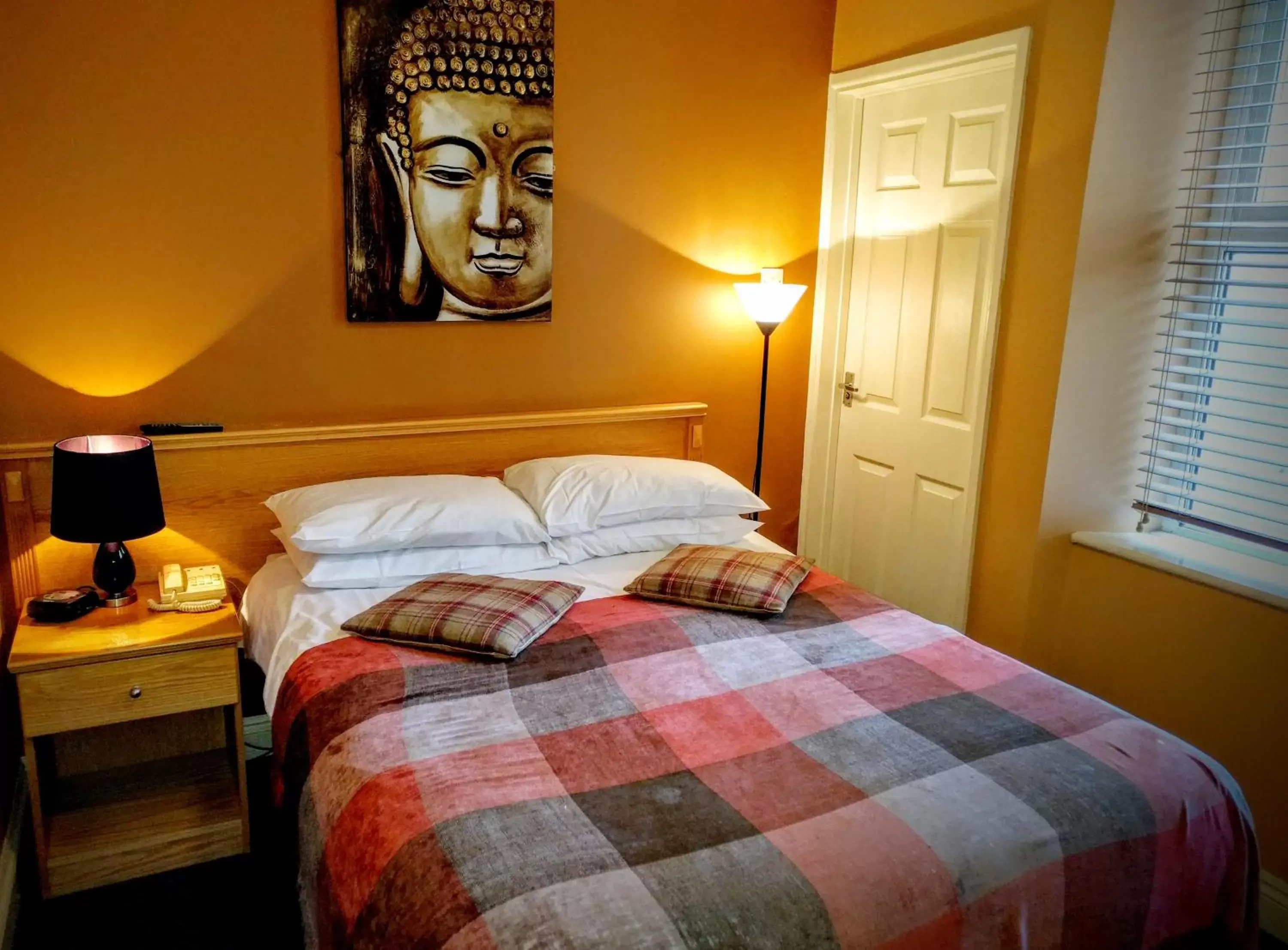 Budget Double Room in Smiths Hotel Budget Double Room in Smiths Hotel