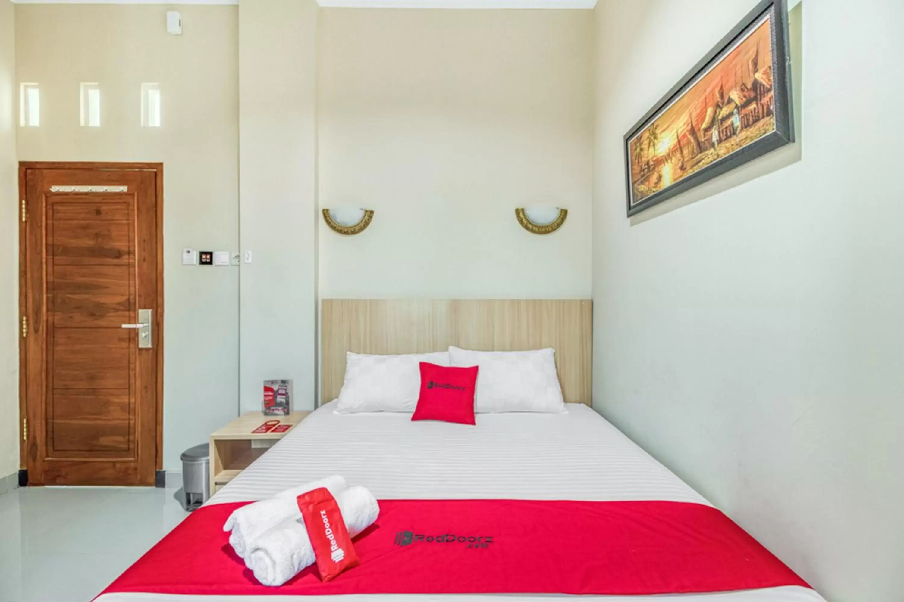 Double Room in RedDoorz near Jogja National Museum Double Room in RedDoorz near Jogja National Museum