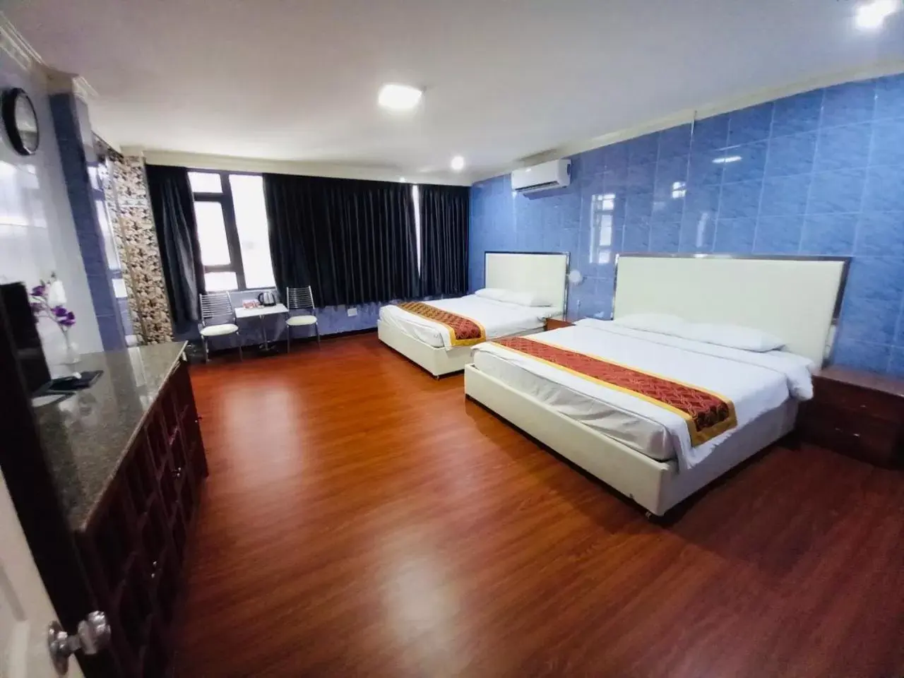 Deluxe Queen Room with Two Queen Beds in Tuyết Nhi Deluxe Queen Room with Two Queen Beds in Tuyết Nhi