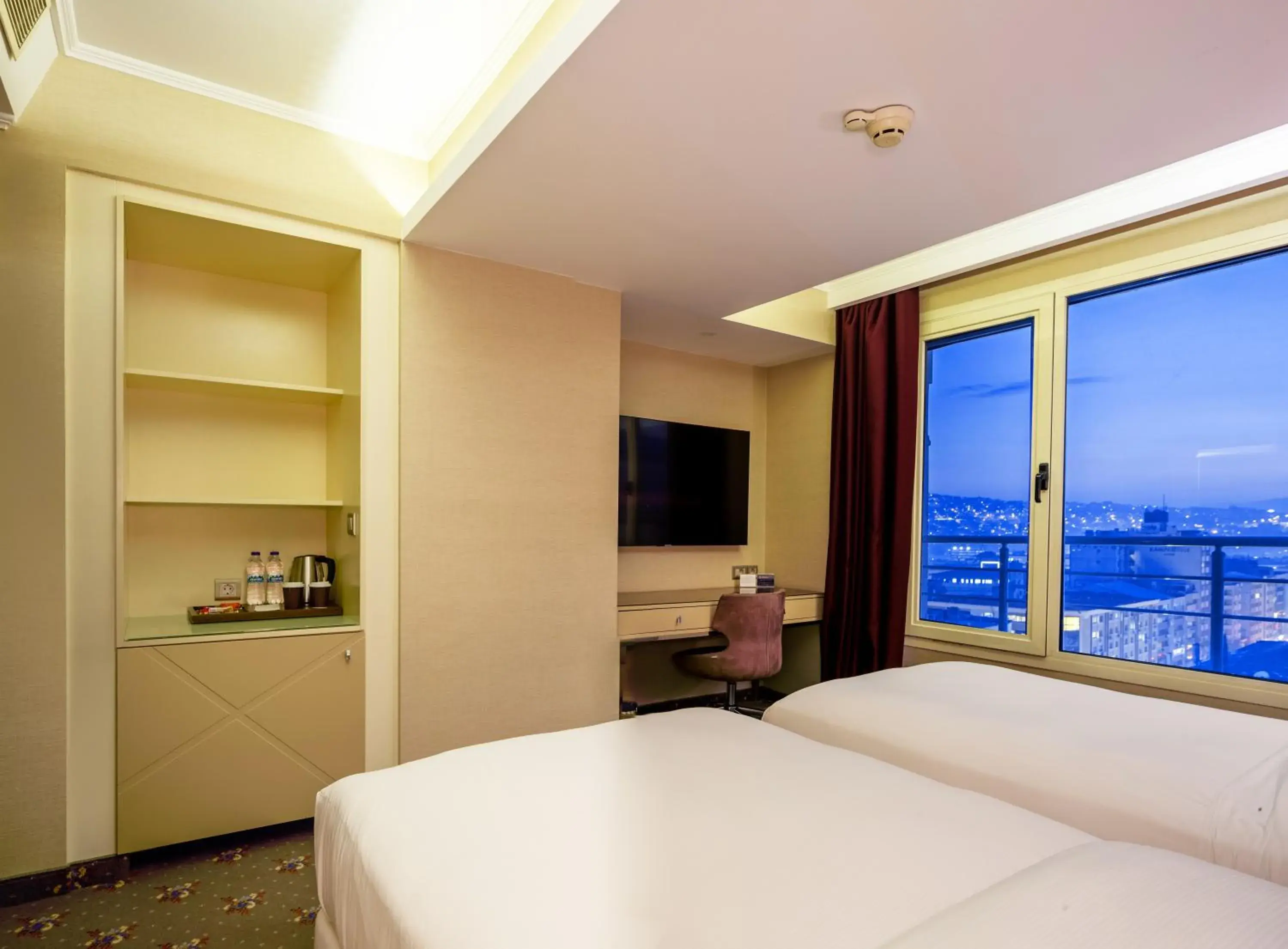 Twin Room - single occupancy in DoubleTree by Hilton Izmir - Alsancak Twin Room - single occupancy in DoubleTree by Hilton Izmir - Alsancak