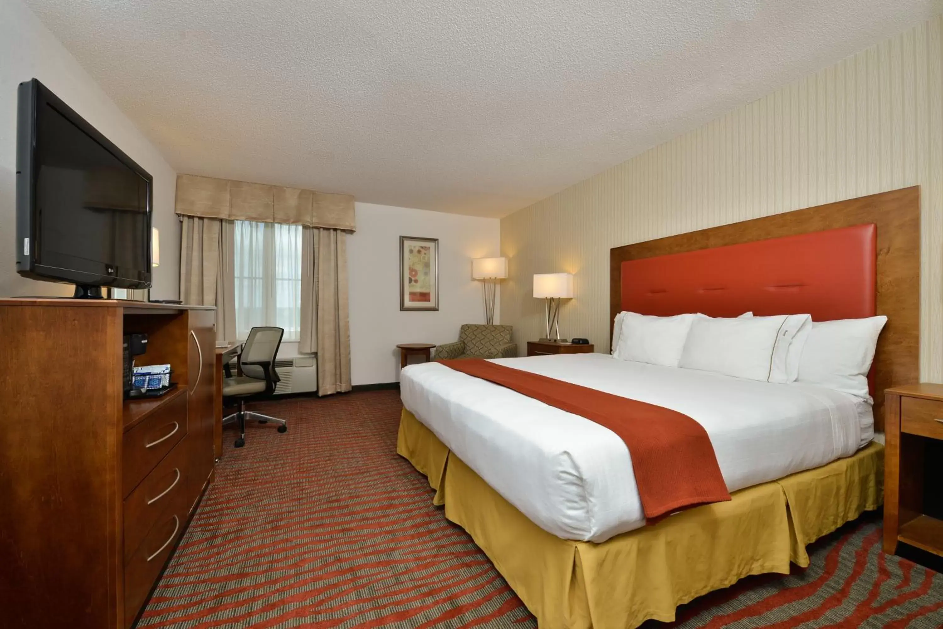 Standard King Room - Communications Accessible in Holiday Inn Express Boston-Milford by IHG Standard King Room - Communications Accessible in Holiday Inn Express Boston-Milford by IHG