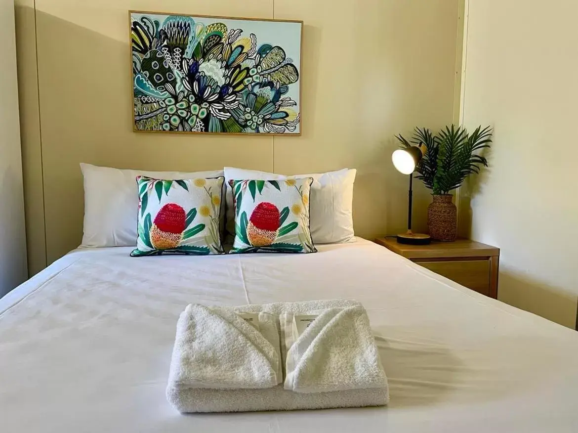 Queen Room with Balcony in Esk Caravan Park & Rail Trail Motel Queen Room with Balcony in Esk Caravan Park & Rail Trail Motel