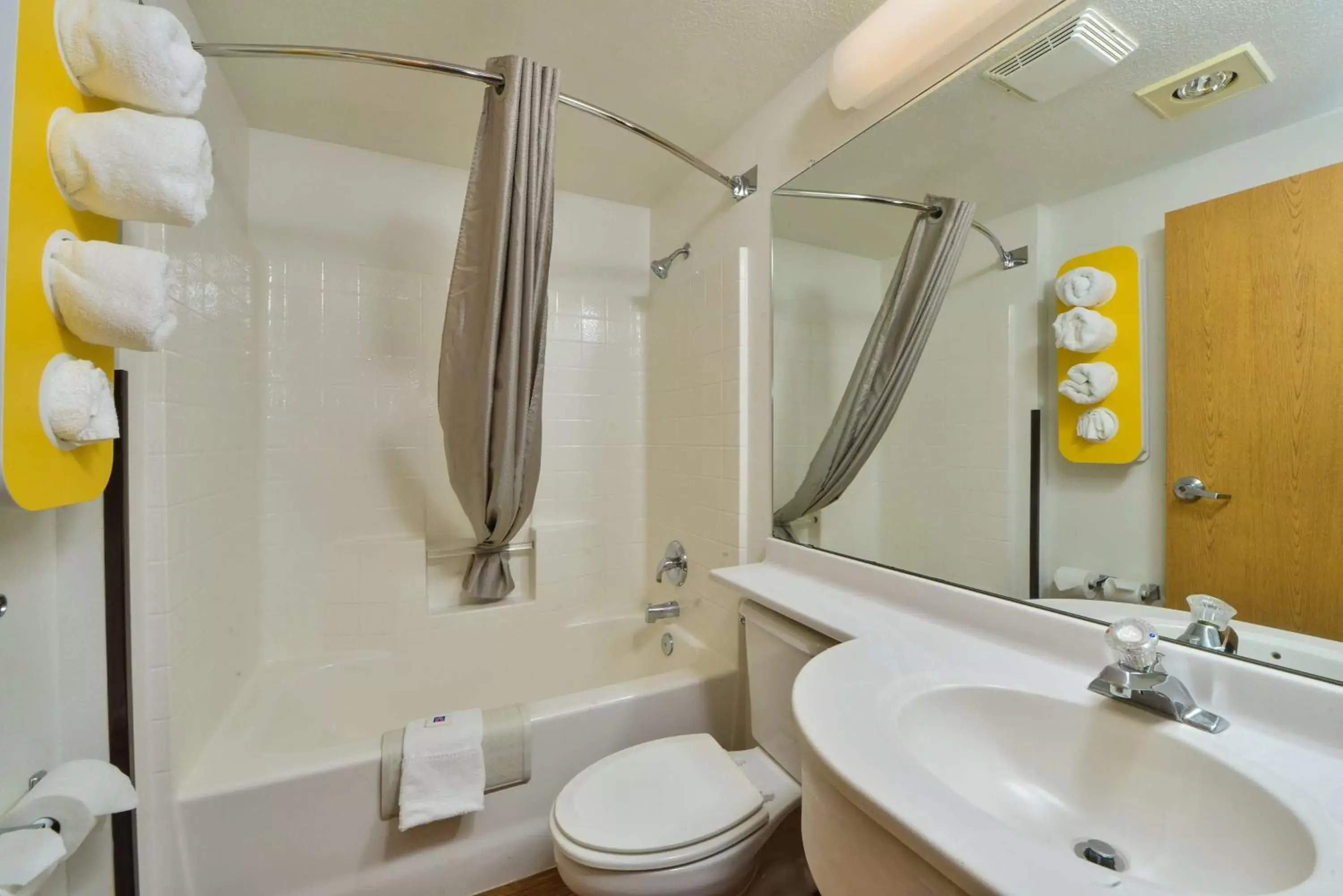 King Room - single occupancy - Non-Smoking in Motel 6-Meridian, ID - Boise W King Room - single occupancy - Non-Smoking in Motel 6-Meridian, ID - Boise W