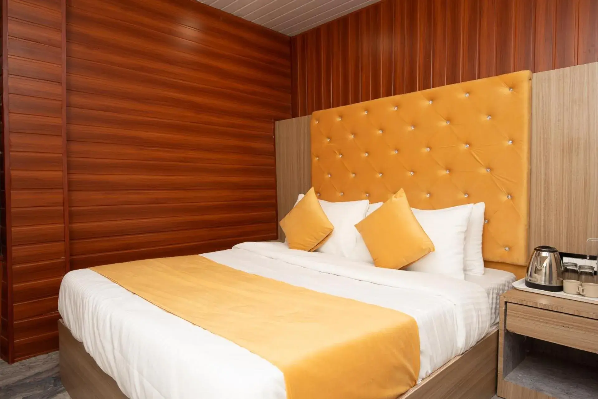 Bed in Hotel Priceless Suite-Nesco Exhibition Goregaon Bed in Hotel Priceless Suite-Nesco Exhibition Goregaon