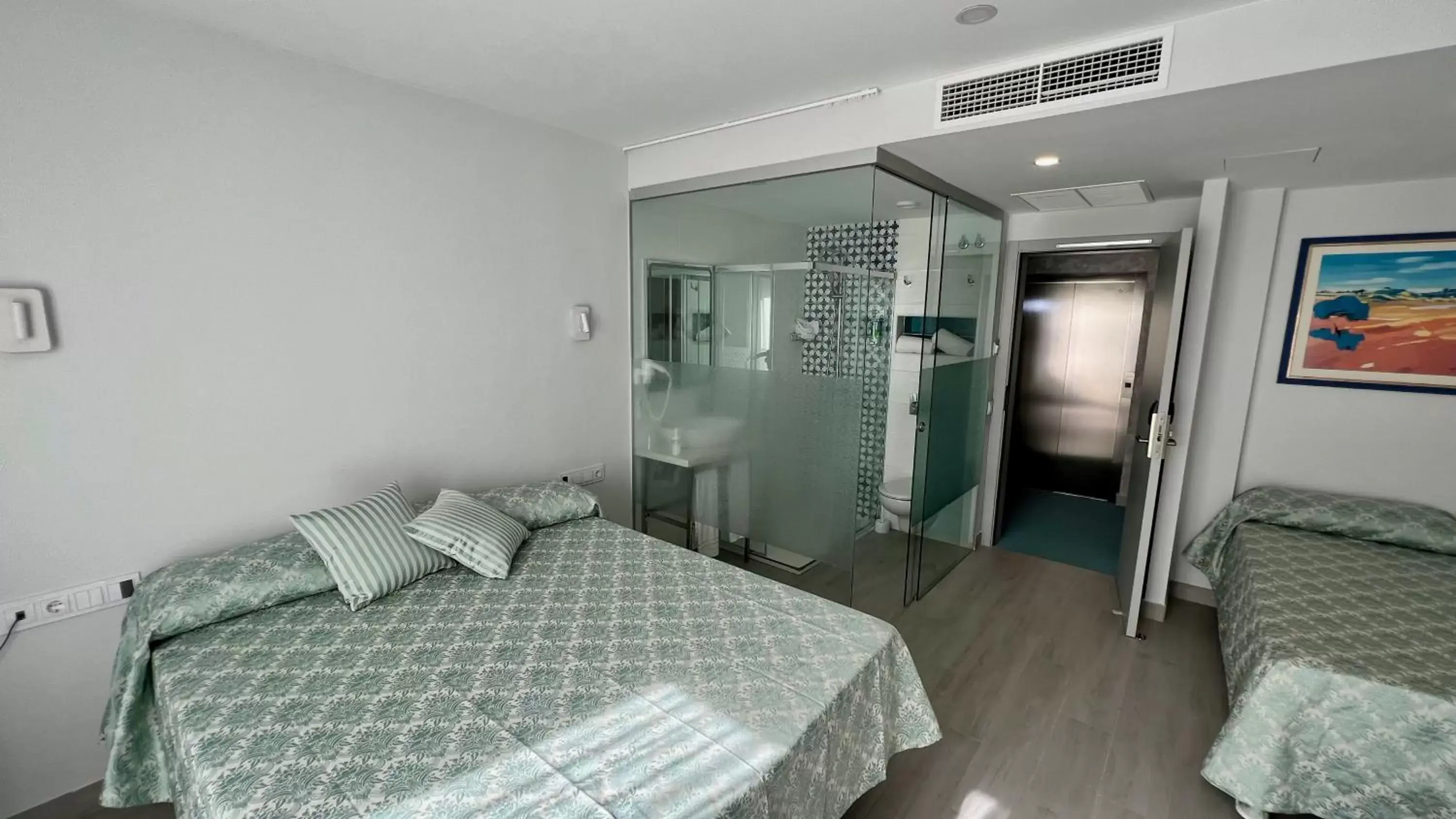 Basic Triple Room in NR Mirador del Castillo Basic Triple Room in NR Mirador del Castillo