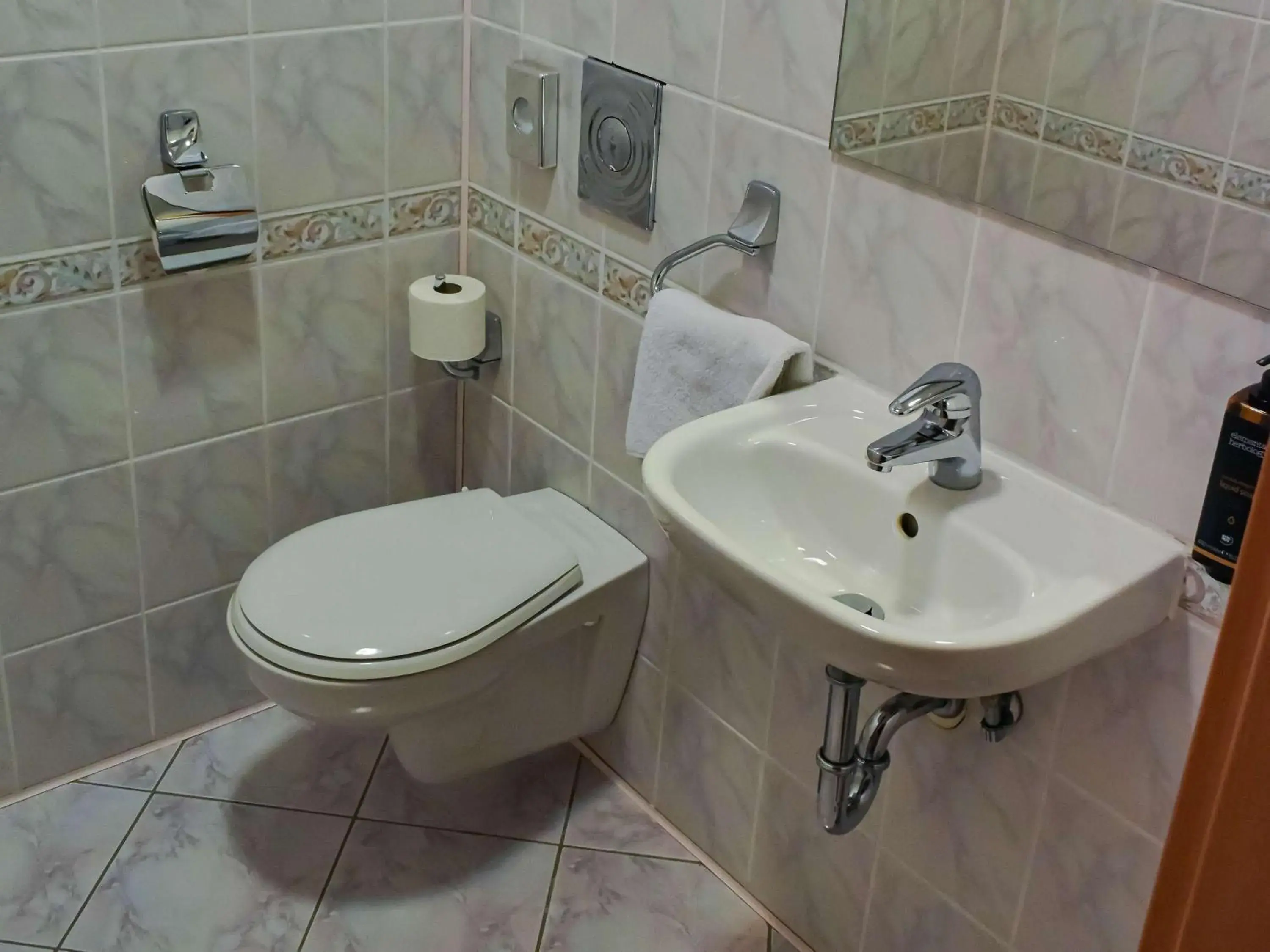 Standard Apartment with One Double Bed in Mercure Opole Standard Apartment with One Double Bed in Mercure Opole