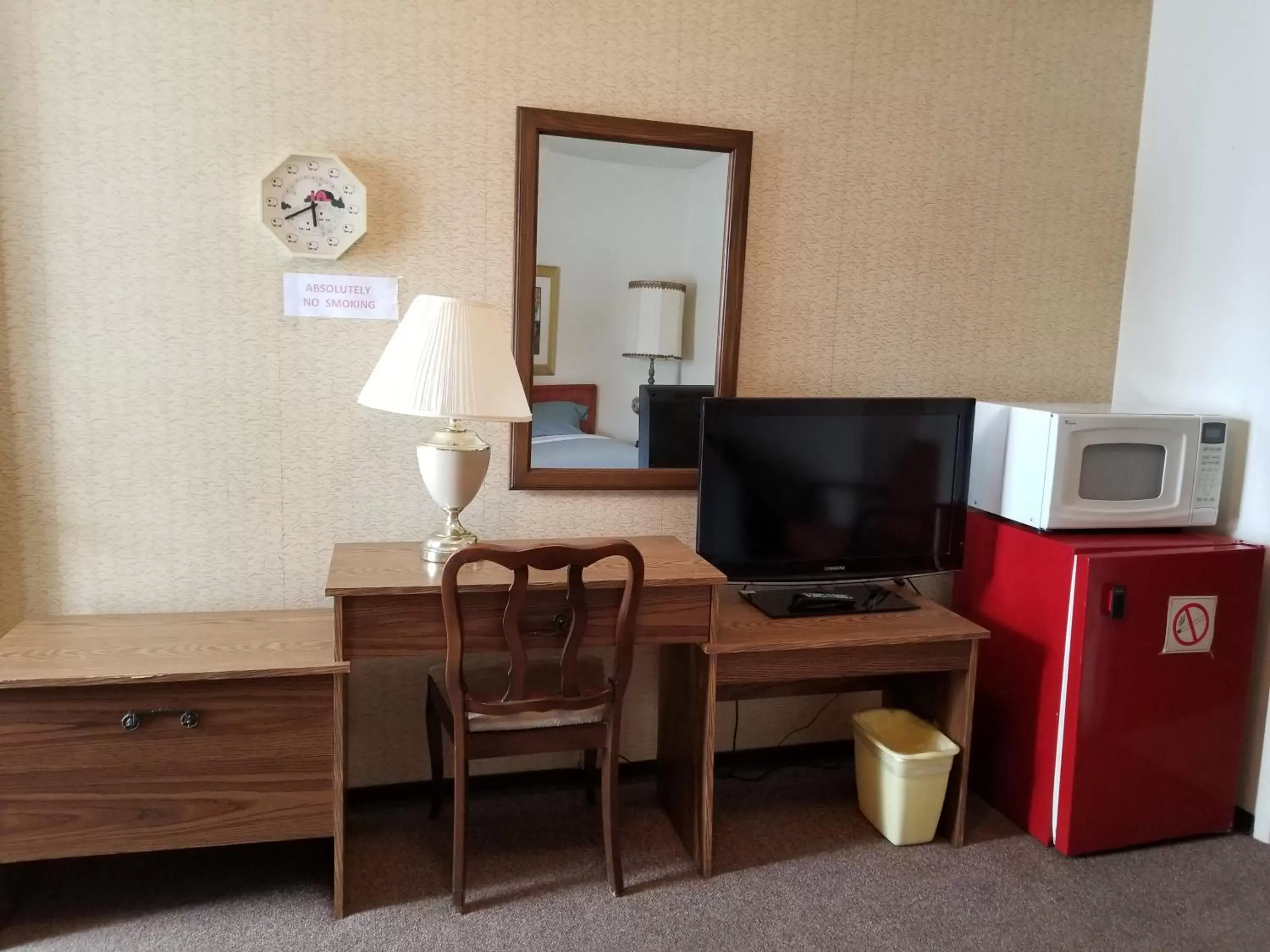 Deluxe Queen Room in Melsask Motel Deluxe Queen Room in Melsask Motel