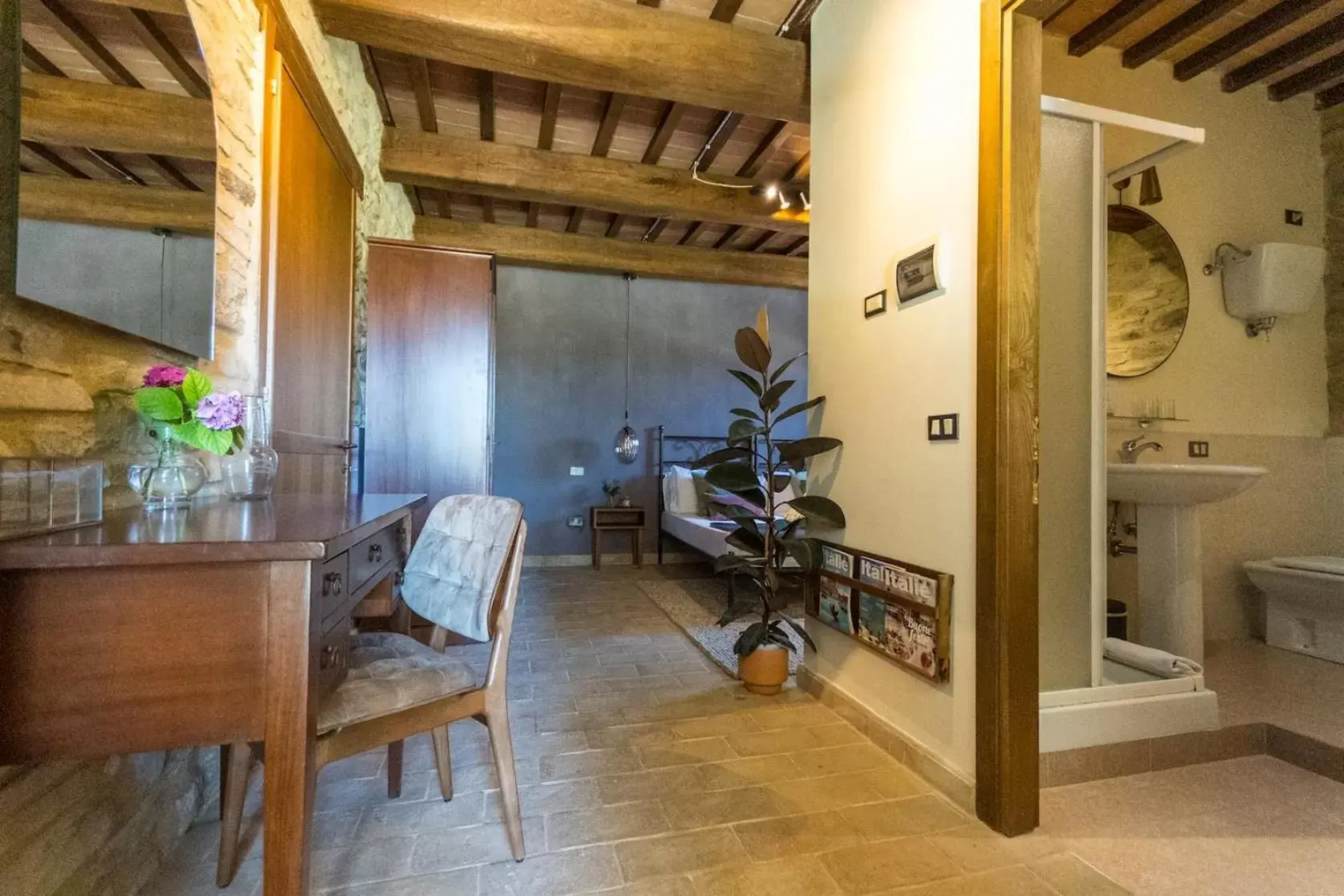 Small Double Room in Borgo Castello Panicaglia Small Double Room in Borgo Castello Panicaglia
