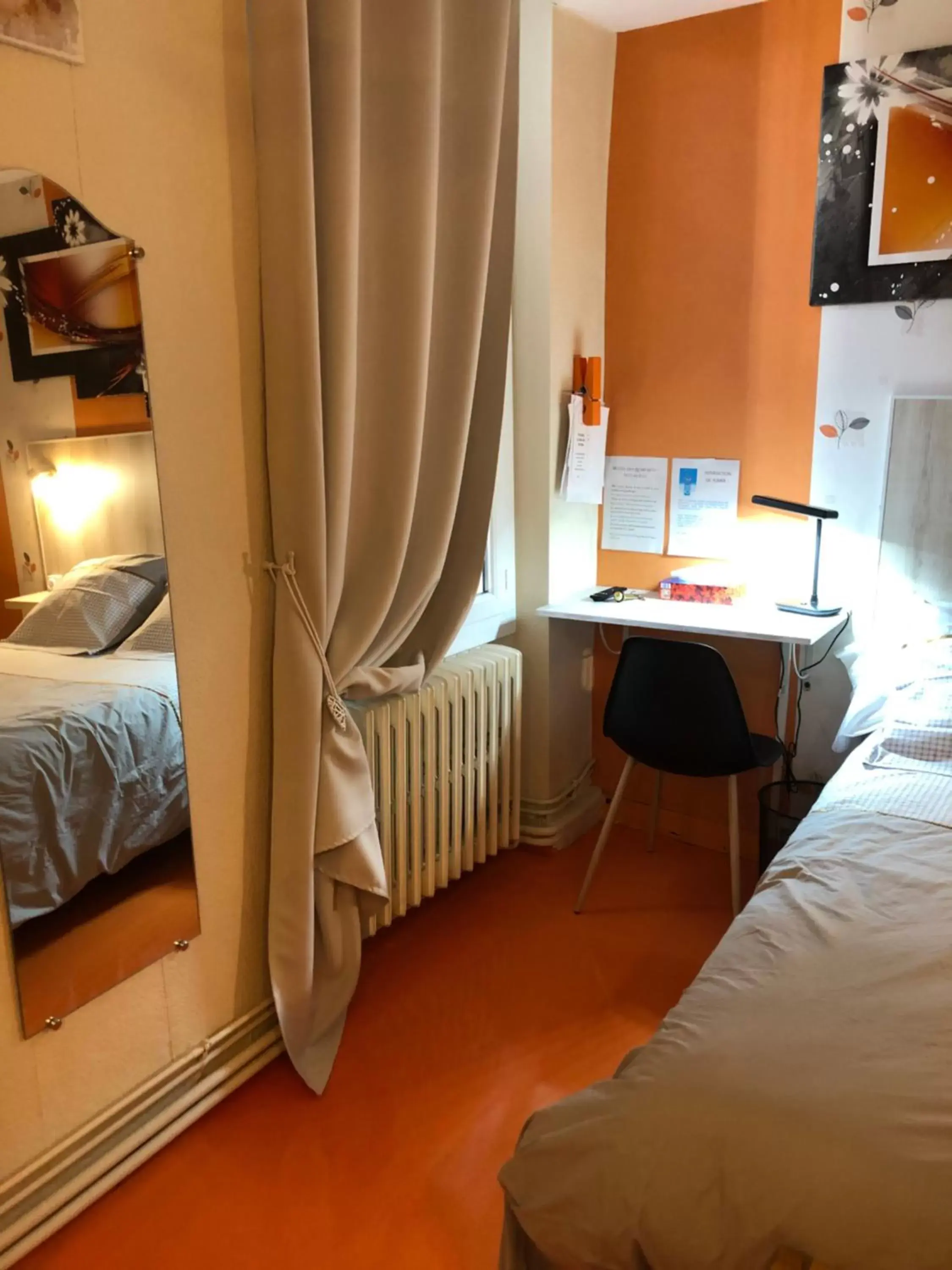 Single Room in Hotel des Remparts Single Room in Hotel des Remparts