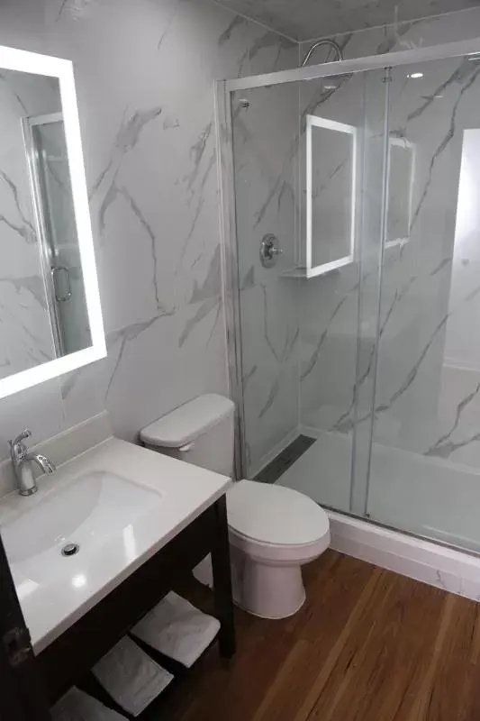 Double Room with Two Double Beds - Smoking in Americas Express Inn Rocky Mount Double Room with Two Double Beds - Smoking in Americas Express Inn Rocky Mount