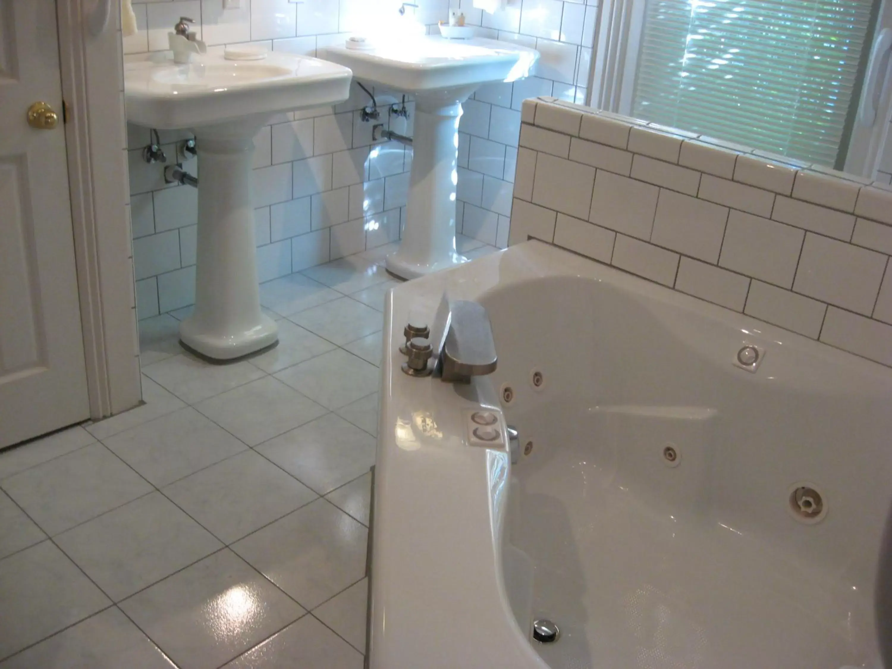 King Suite with Spa Bath with Fireplace in Bayberry House Bed and Breakfast King Suite with Spa Bath with Fireplace in Bayberry House Bed and Breakfast