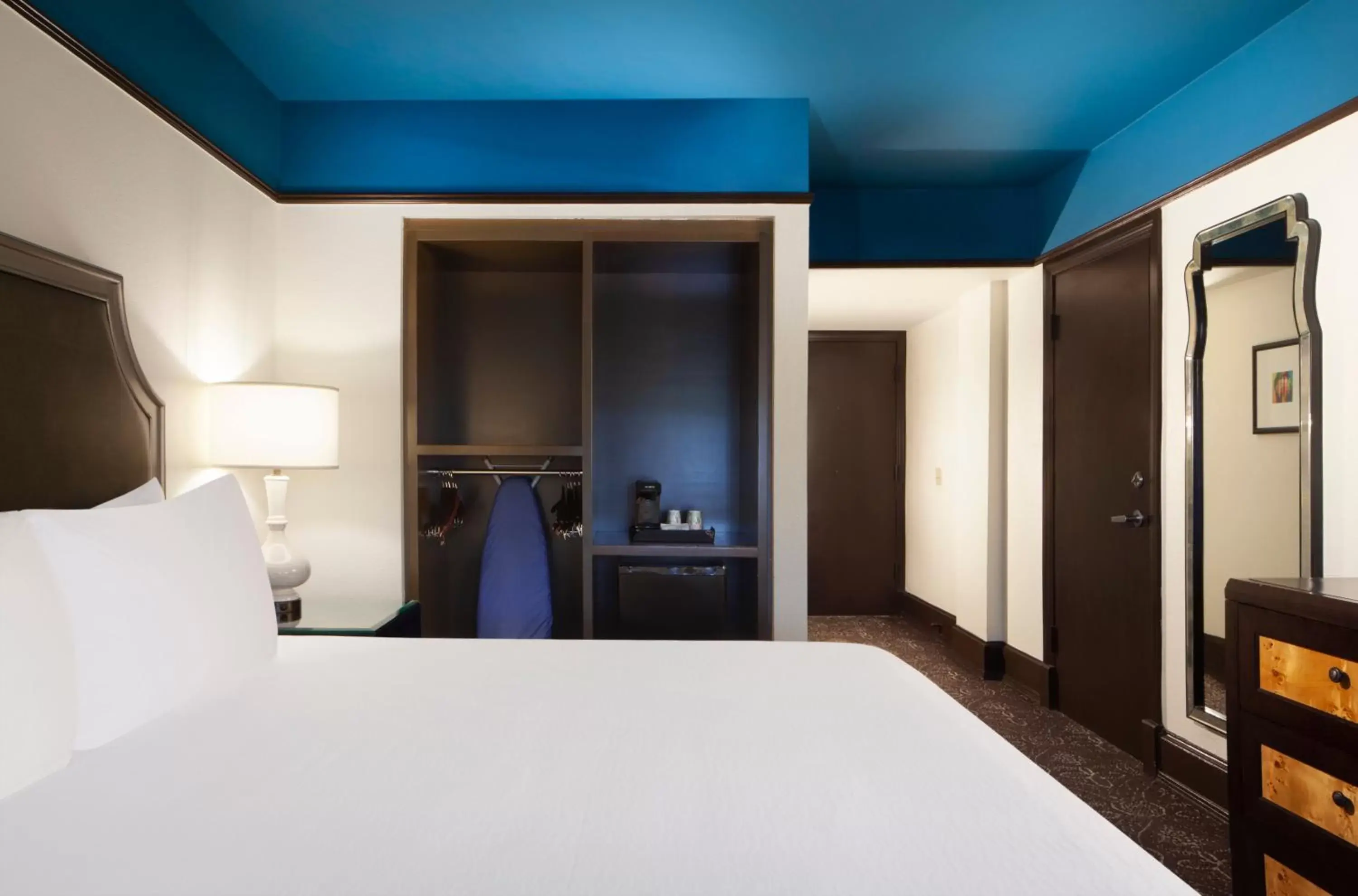 King Room with Roll-In Shower - Hearing Accessible in Crowne Plaza Key West-La Concha King Room with Roll-In Shower - Hearing Accessible in Crowne Plaza Key West-La Concha