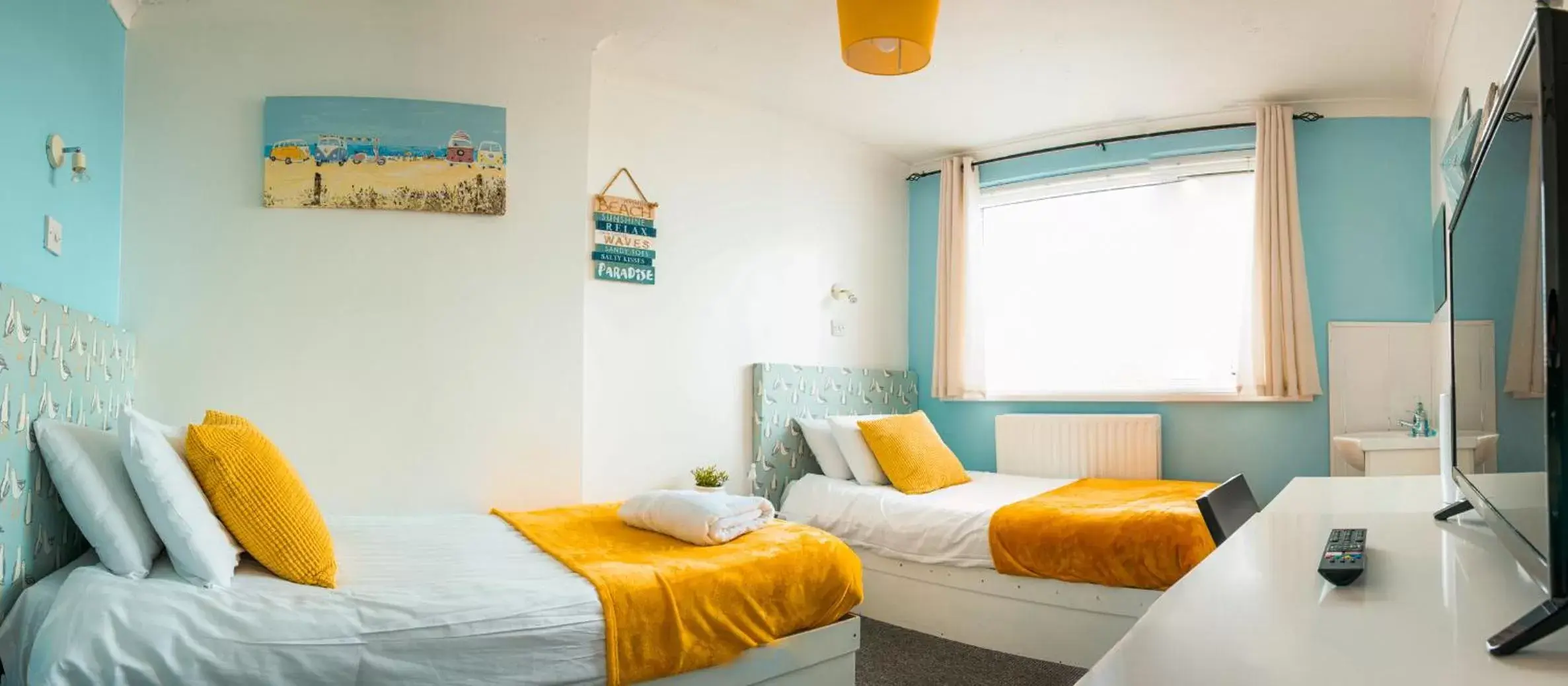 Standard Twin Room with Shared Bathroom in The Chedburgh Standard Twin Room with Shared Bathroom in The Chedburgh