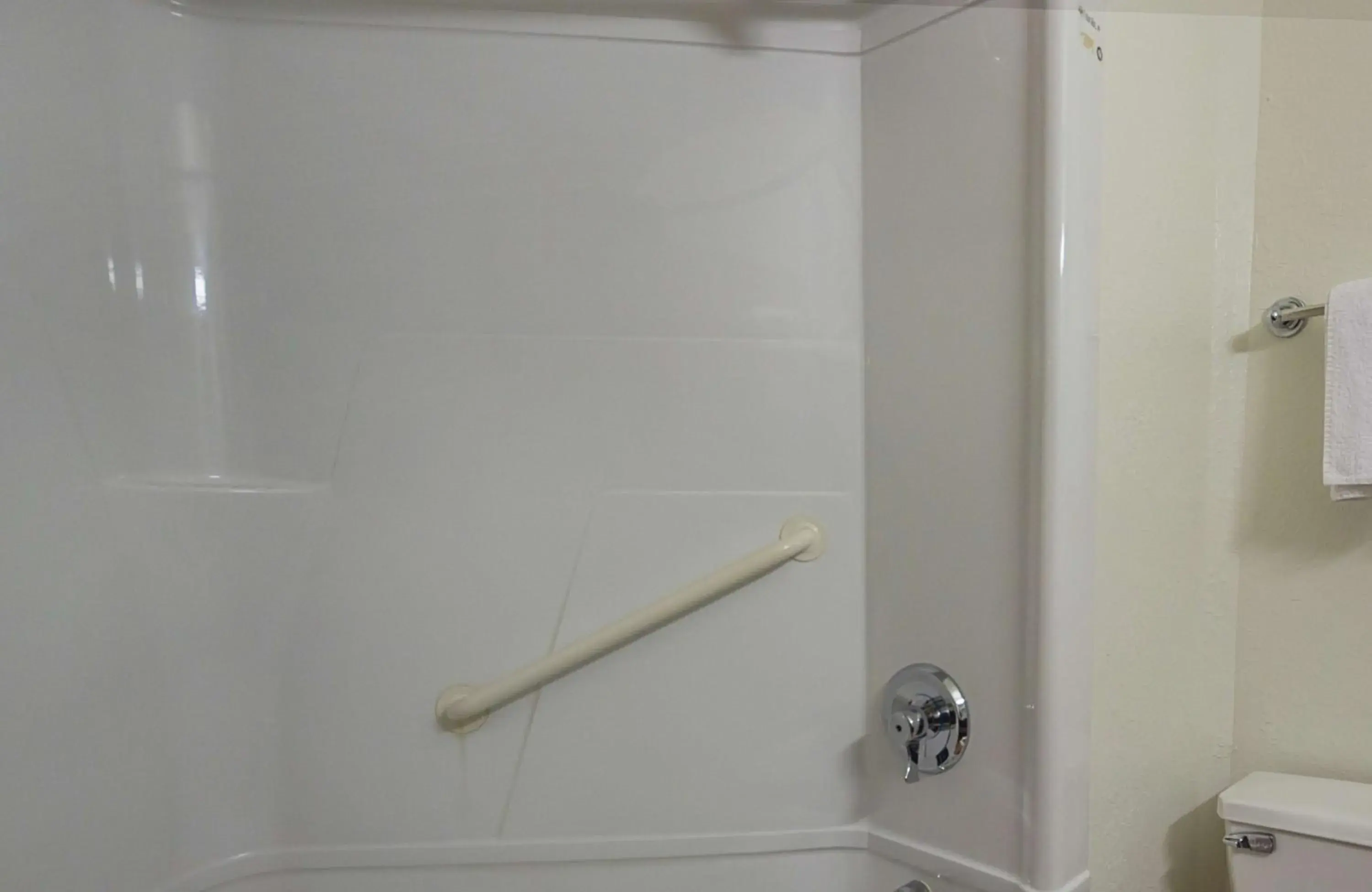 Motel 6-Whitby, ON - Toronto East Motel 6-Whitby, ON - Toronto East