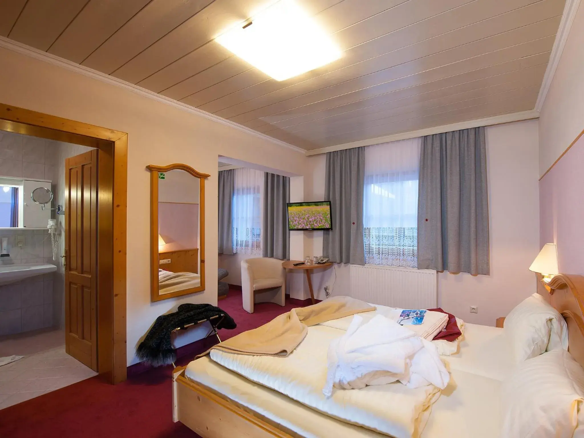 Standard Double Room in Hotel Vitaler Landauerhof Standard Double Room in Hotel Vitaler Landauerhof