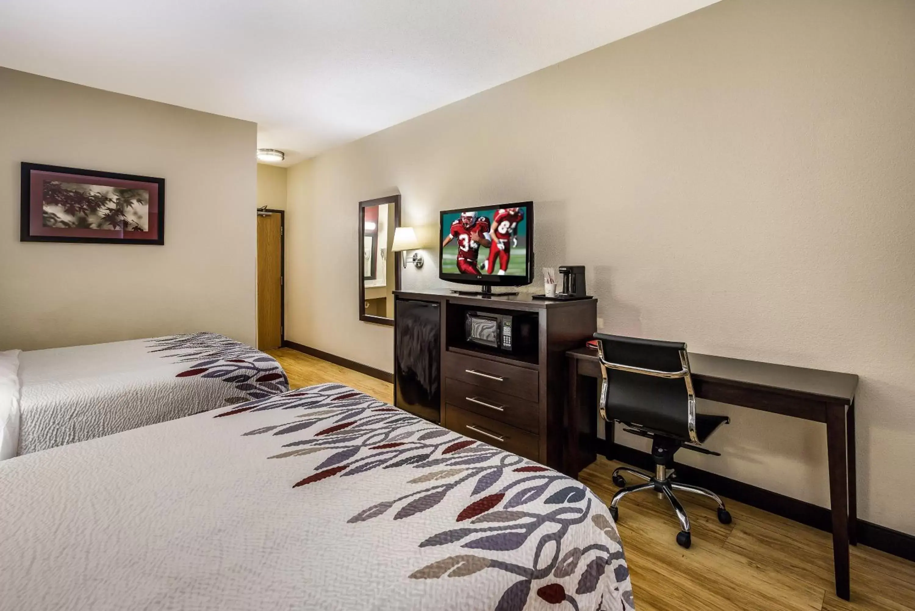 Deluxe Queen Room with Two Queen Beds - Disability Access/Roll-In Shower Smoke Free in Red Roof Inn St Louis - Troy, IL Deluxe Queen Room with Two Queen Beds - Disability Access/Roll-In Shower Smoke Free in Red Roof Inn St Louis - Troy, IL
