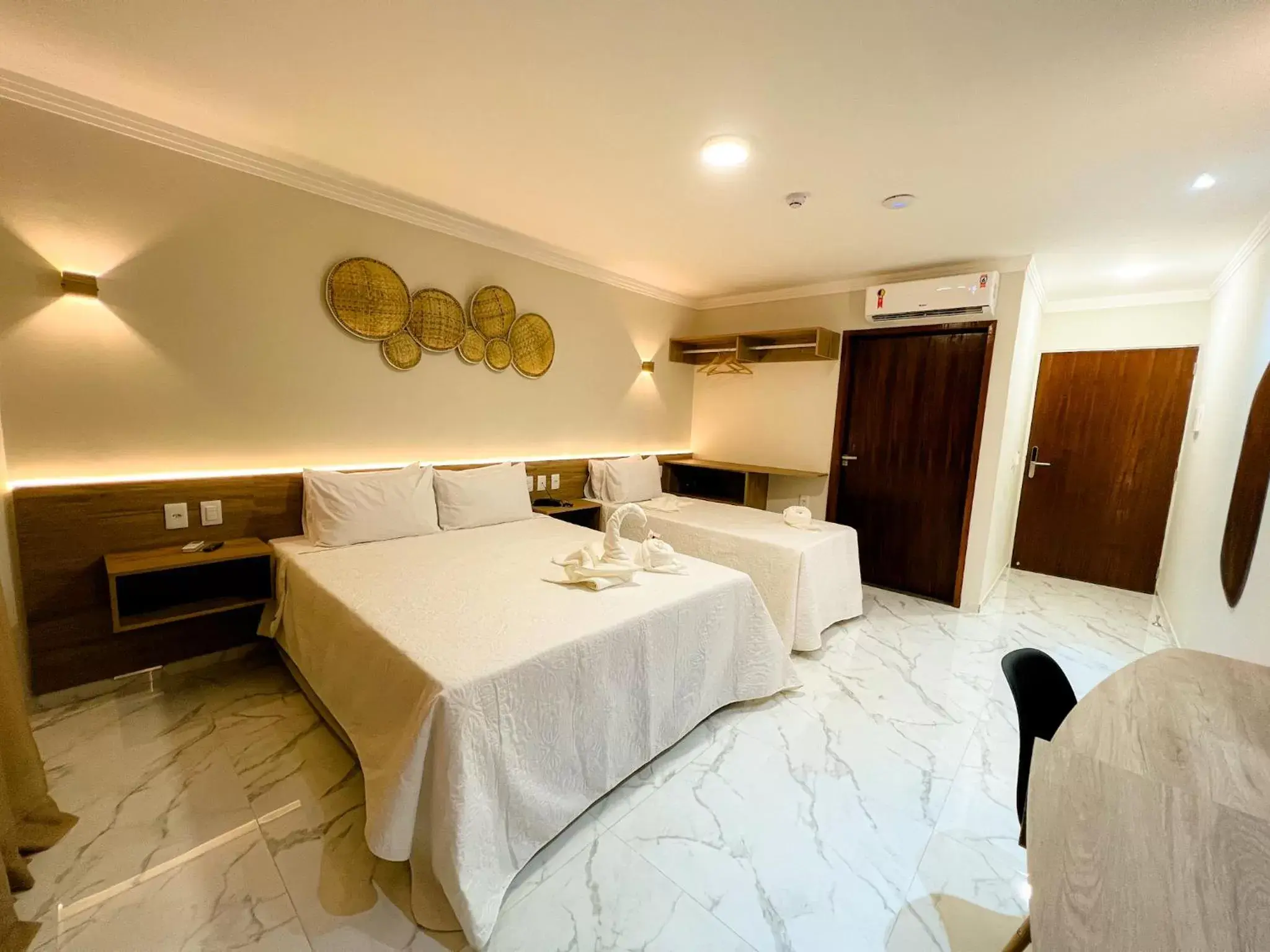 Triple Room in Pousada Marítimos Triple Room in Pousada Marítimos