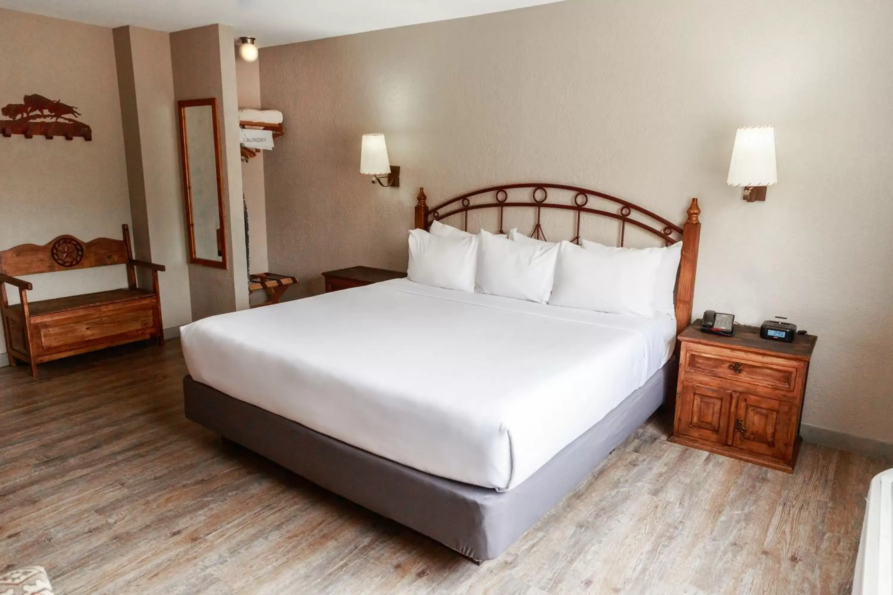 King Room in Aarchway Inn King Room in Aarchway Inn