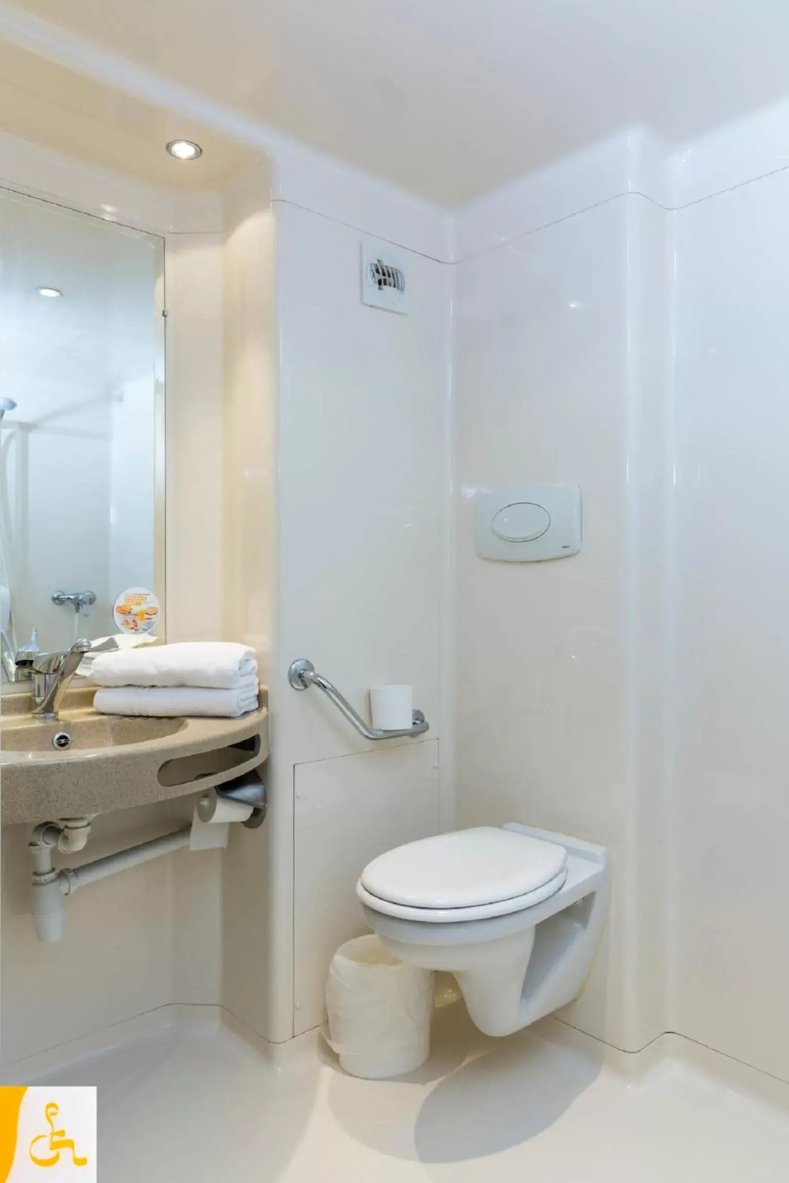 Double Room in Premiere Classe Roissy Aéroport Charles De Gaulle Double Room in Premiere Classe Roissy Aéroport Charles De Gaulle