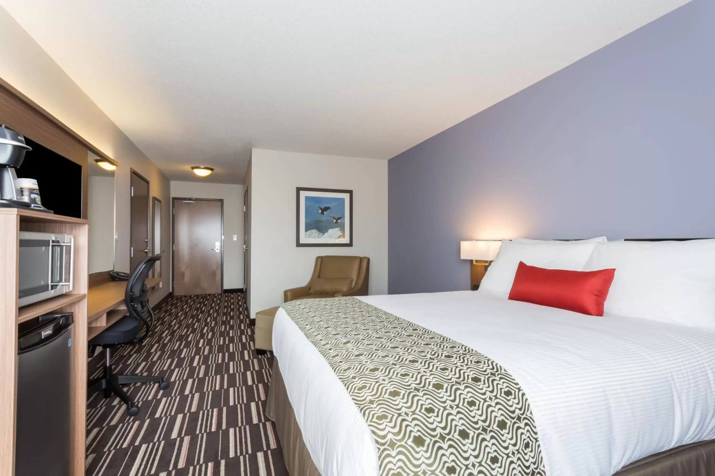 1 Queen Bed, Business Suite, Kitchenette, Shower, Non-Smoking in Microtel Inn and Suites by Wyndham Kitimat 1 Queen Bed, Business Suite, Kitchenette, Shower, Non-Smoking in Microtel Inn and Suites by Wyndham Kitimat