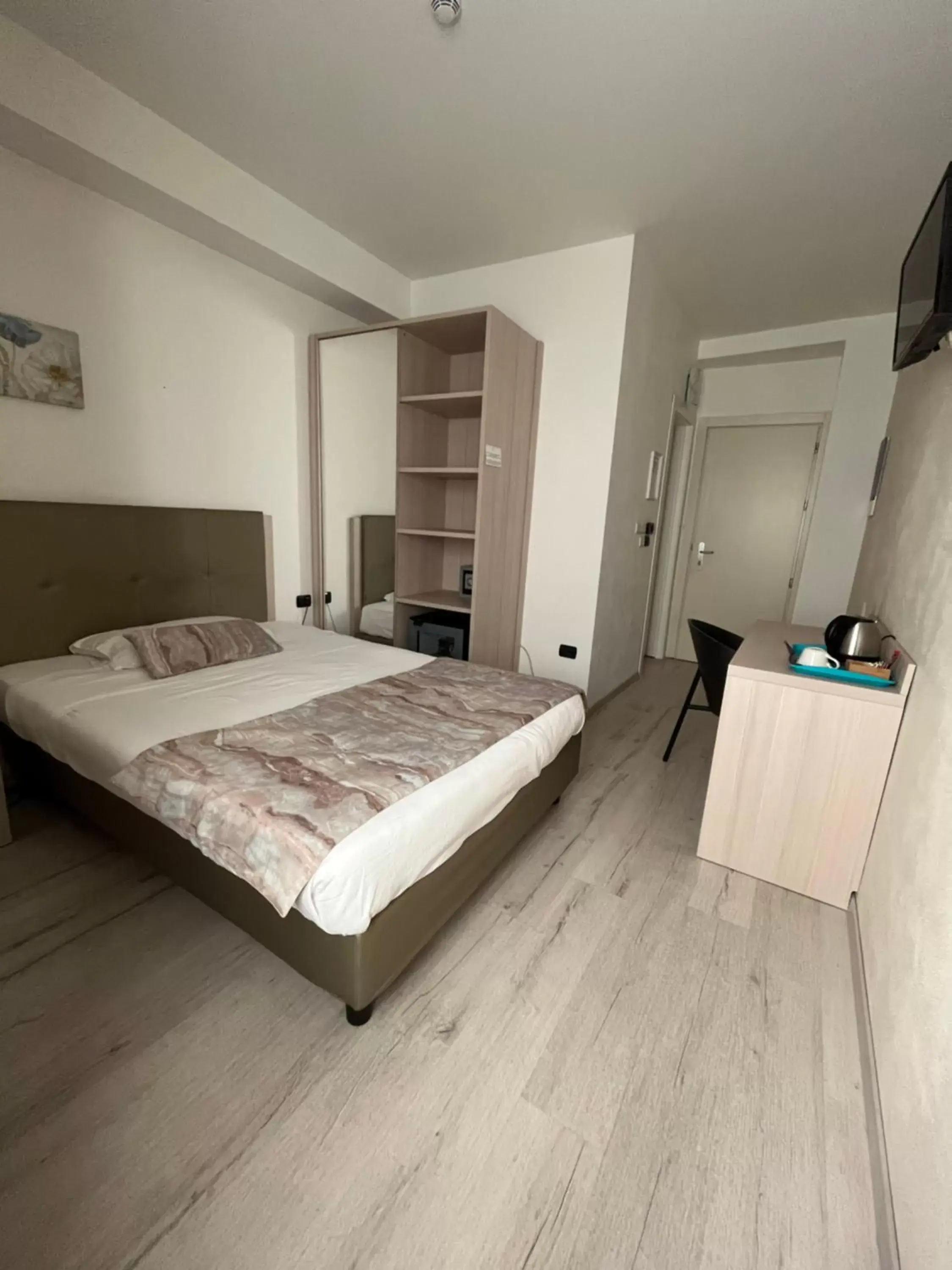 Small Double Room in Hotel Lago di Como Small Double Room in Hotel Lago di Como