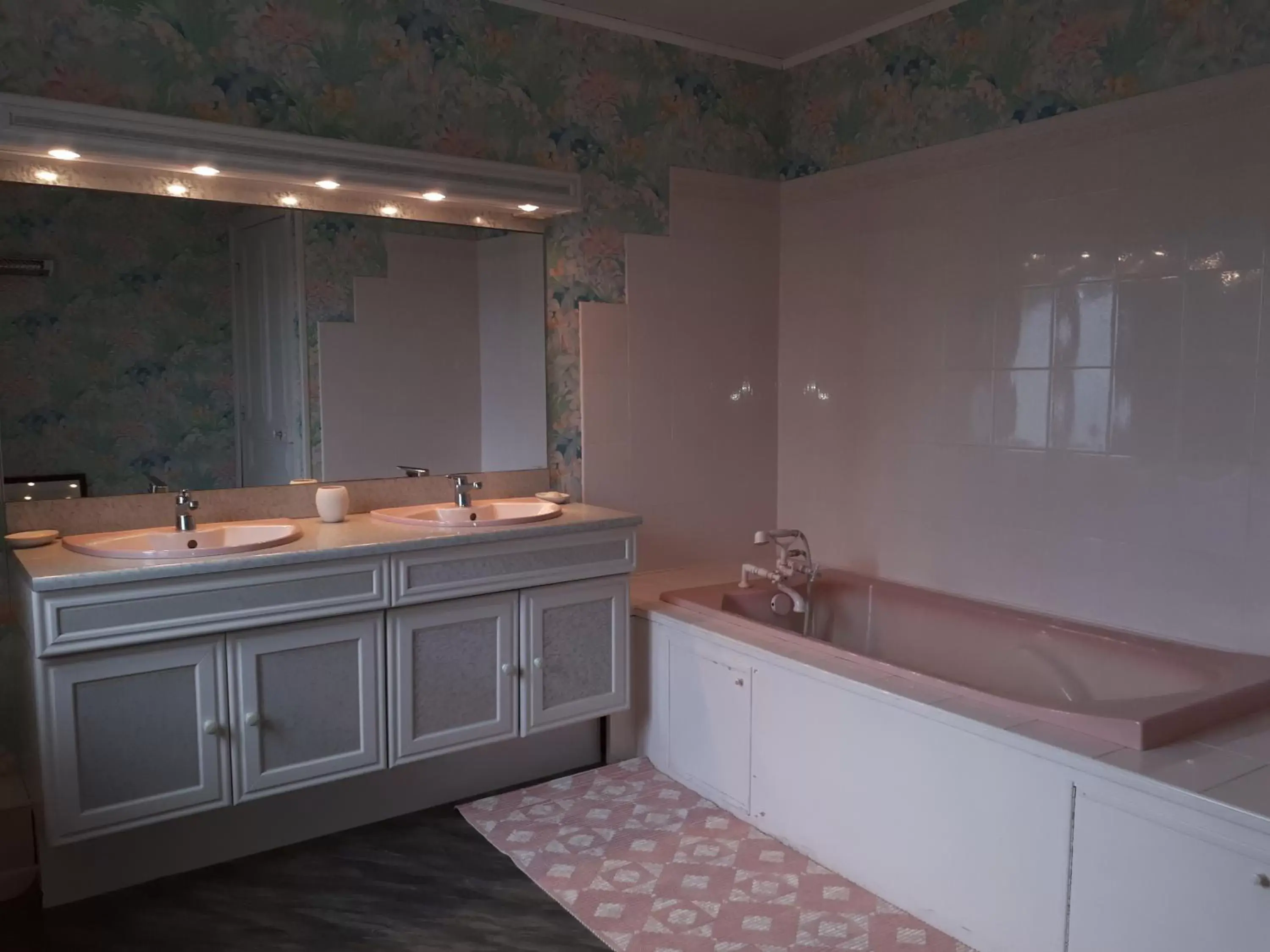 Double Room with Private Bathroom in Chambre du Nouvion Double Room with Private Bathroom in Chambre du Nouvion