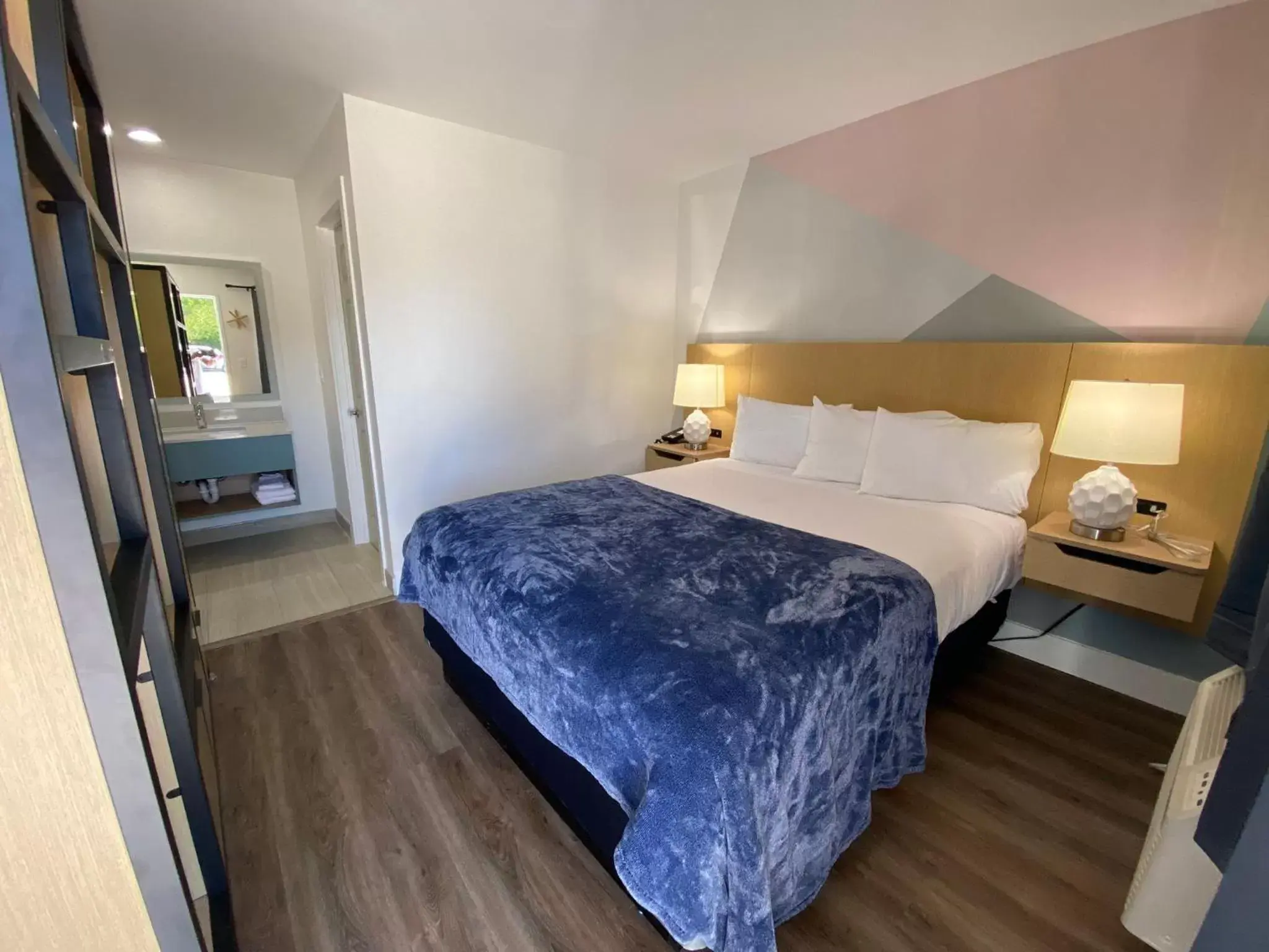 Standard Queen Room in Salt Air Lodge Standard Queen Room in Salt Air Lodge