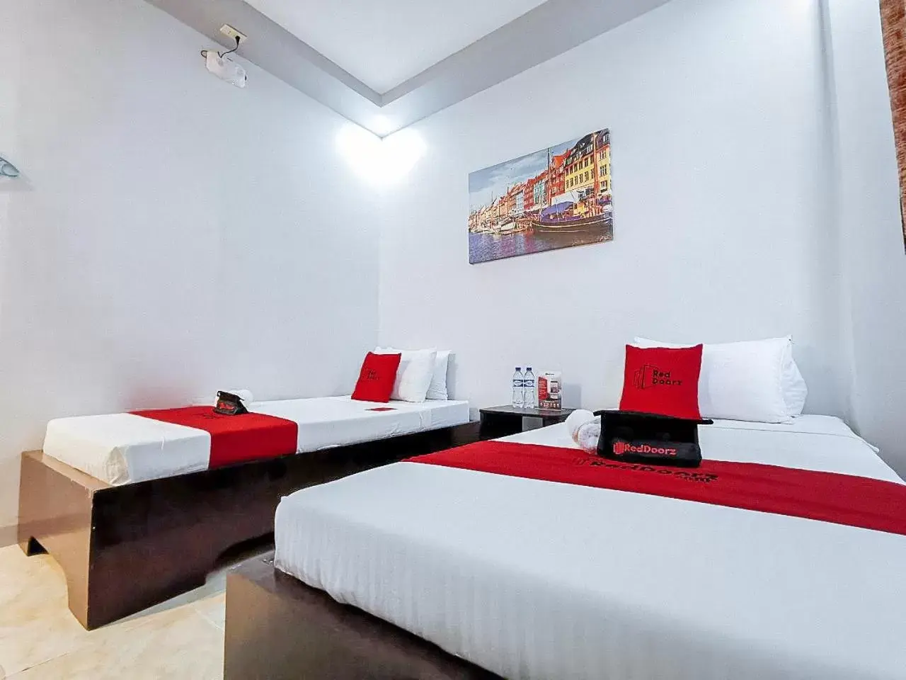 Standard Twin Room in RedDoorz near Notre Dame of Dadiangas University Standard Twin Room in RedDoorz near Notre Dame of Dadiangas University