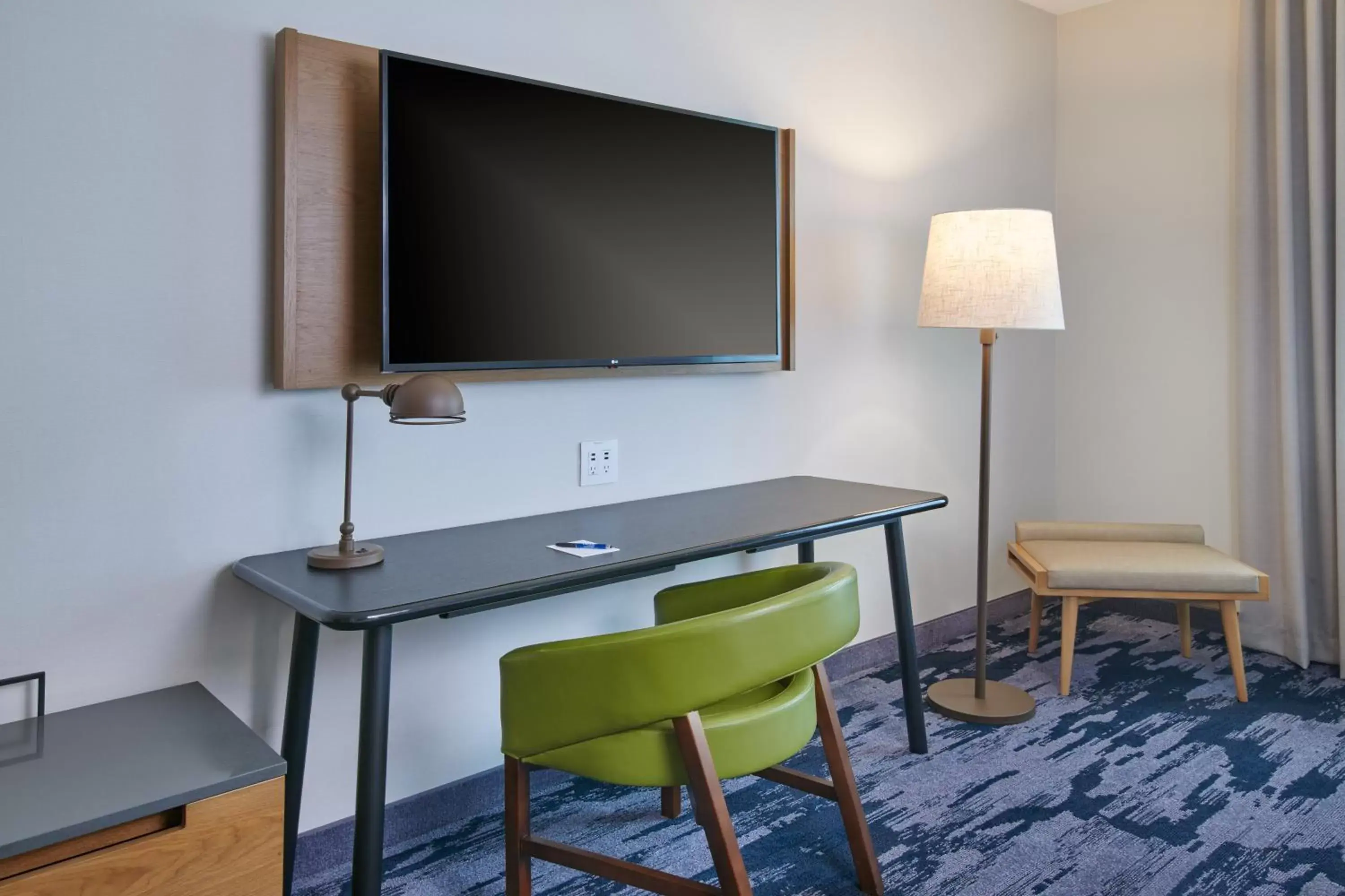 Guest Room, 1 King in Fairfield Inn & Suites by Marriott Chicago O'Hare Guest Room, 1 King in Fairfield Inn & Suites by Marriott Chicago O'Hare
