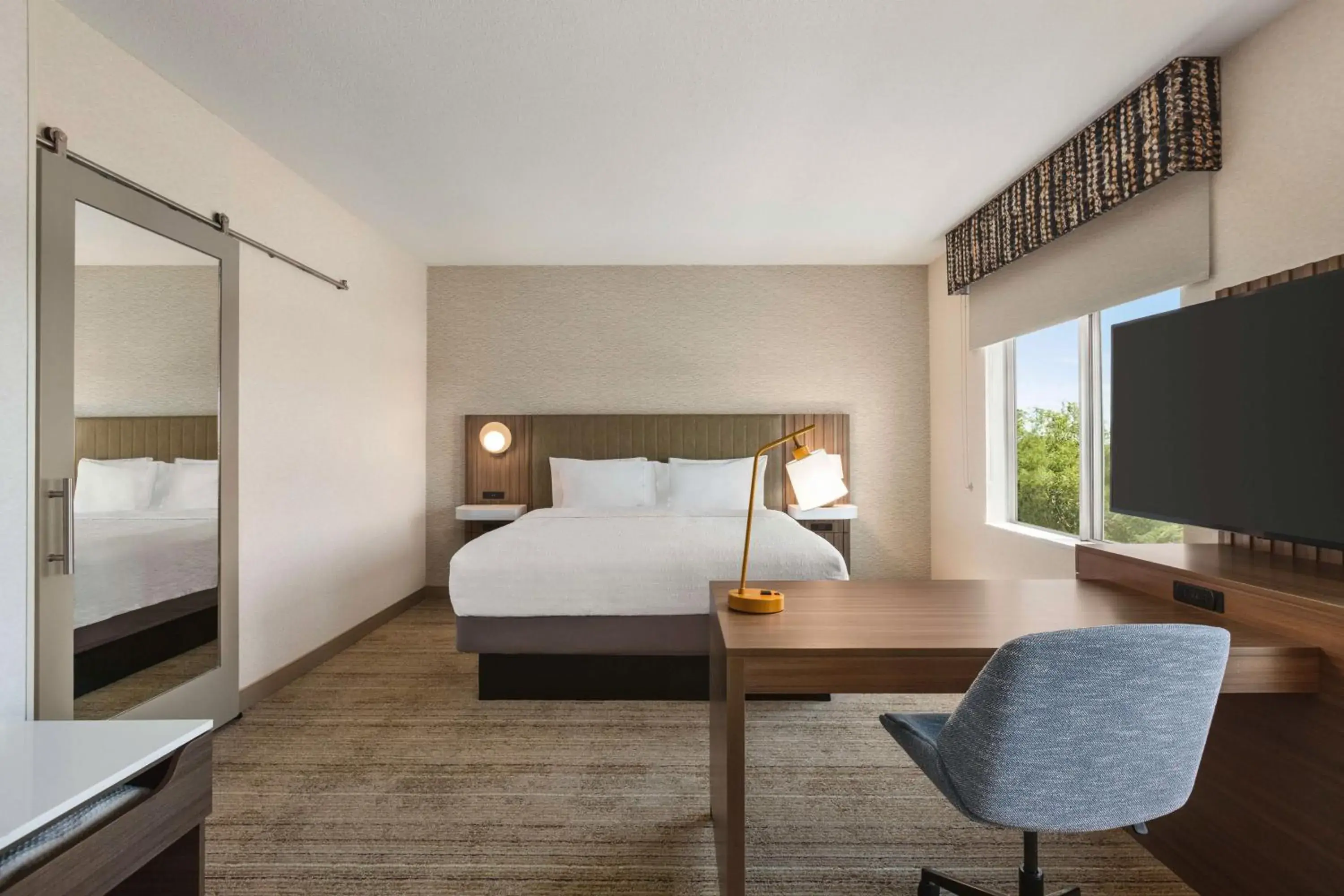 King Studio with Bath Tub - Mobility Accessible in Hampton Inn Stockton, Ca King Studio with Bath Tub - Mobility Accessible in Hampton Inn Stockton, Ca