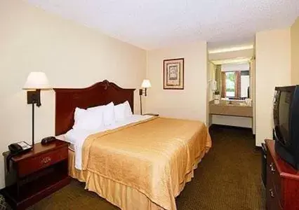 Deluxe King Room - Smoking in Days Inn by Wyndham Mocksville Deluxe King Room - Smoking in Days Inn by Wyndham Mocksville