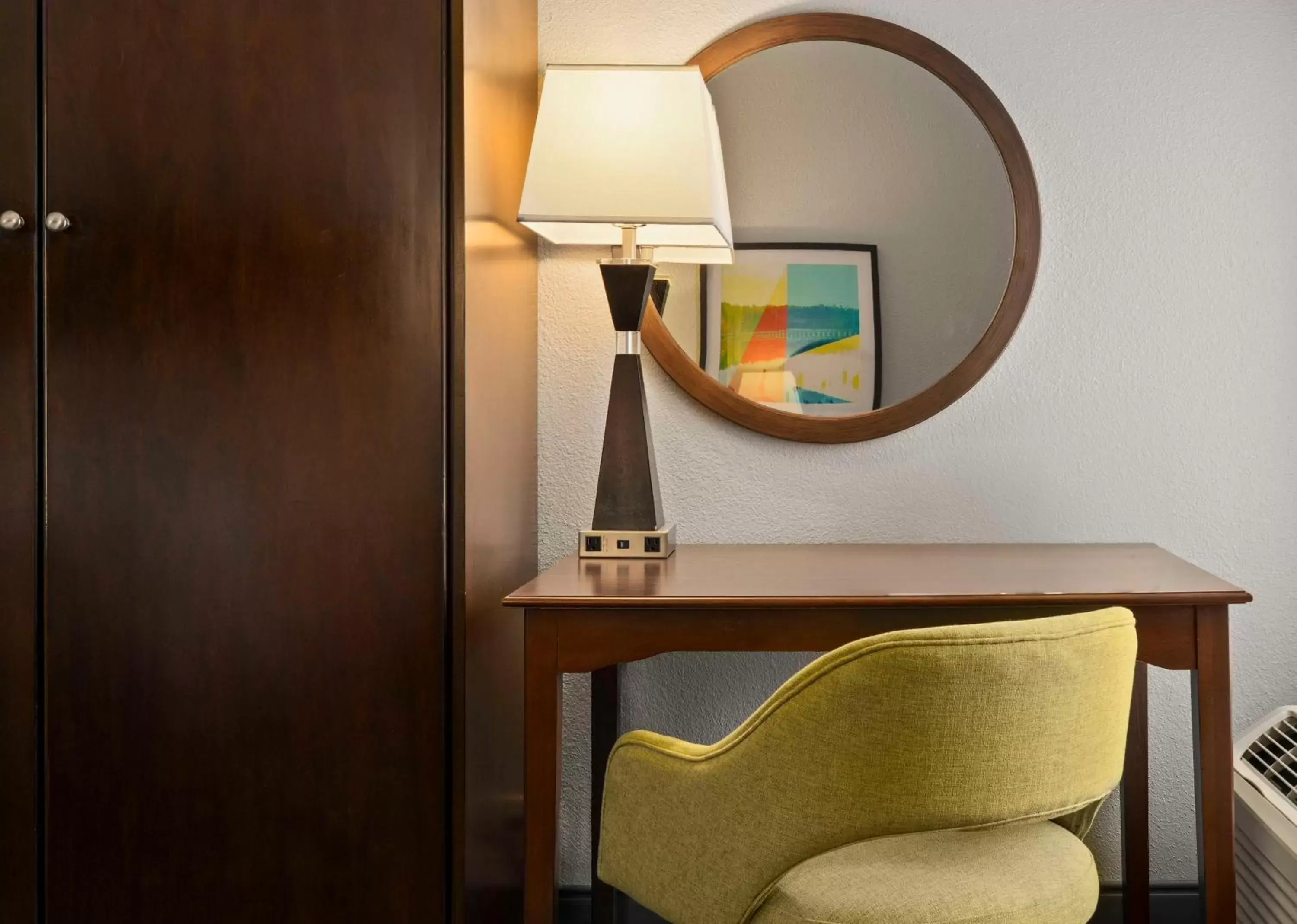 King Room with King Bed - Non-Smoking in Hampton Inn & Suites Newport News-Airport - Oyster Point Area King Room with King Bed - Non-Smoking in Hampton Inn & Suites Newport News-Airport - Oyster Point Area