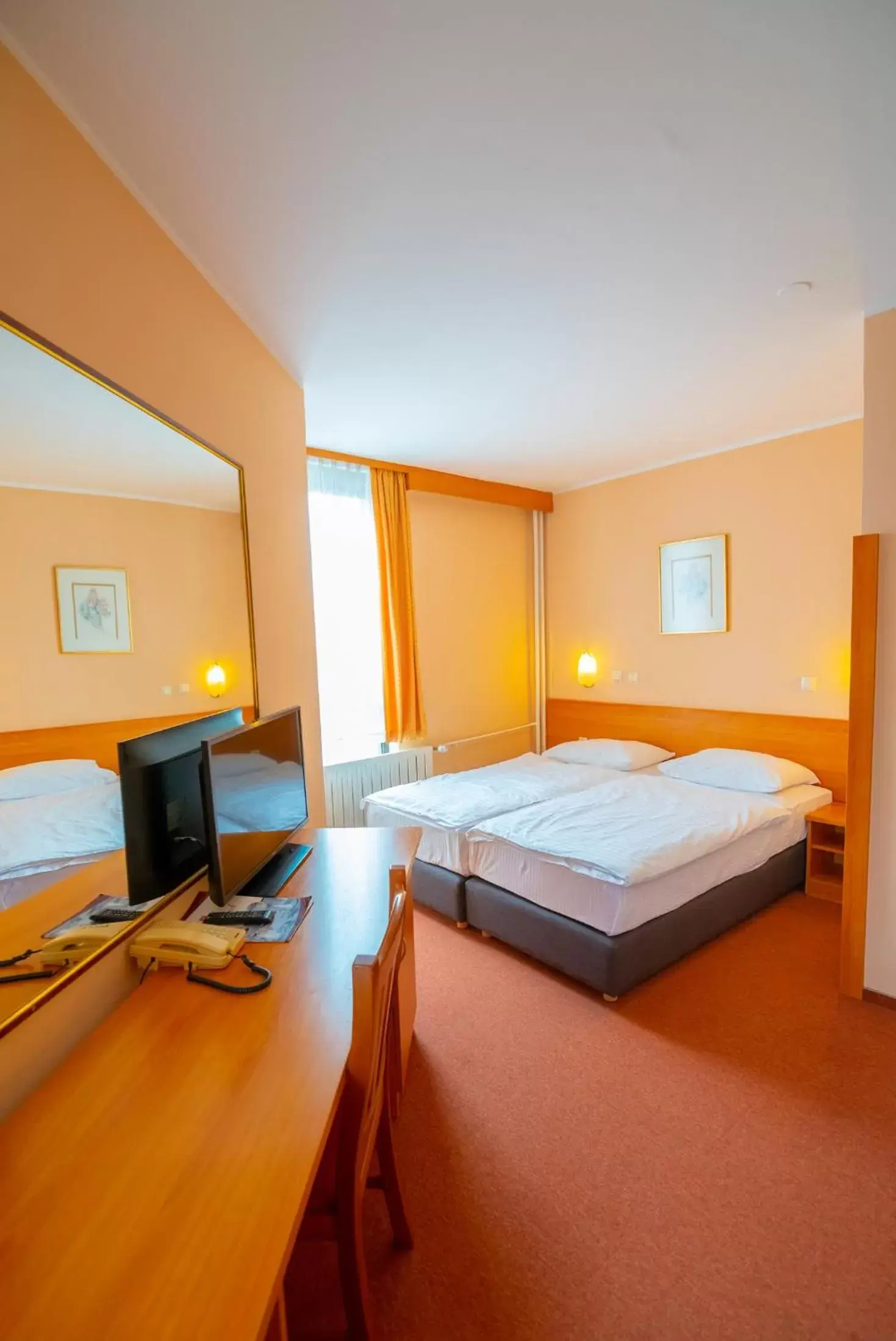 Classic Triple Room in Hotel Park Classic Triple Room in Hotel Park