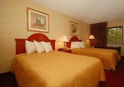 Double Room with Two Double Beds - Smoking in Quality Inn Petersburg Fort Lee Area Double Room with Two Double Beds - Smoking in Quality Inn Petersburg Fort Lee Area