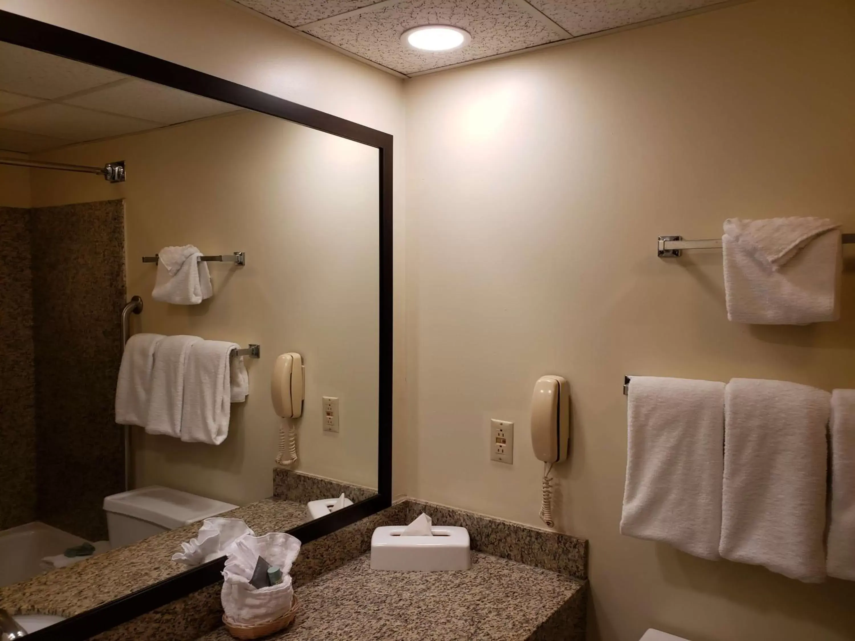 King Room in Best Western Merry Manor Inn King Room in Best Western Merry Manor Inn