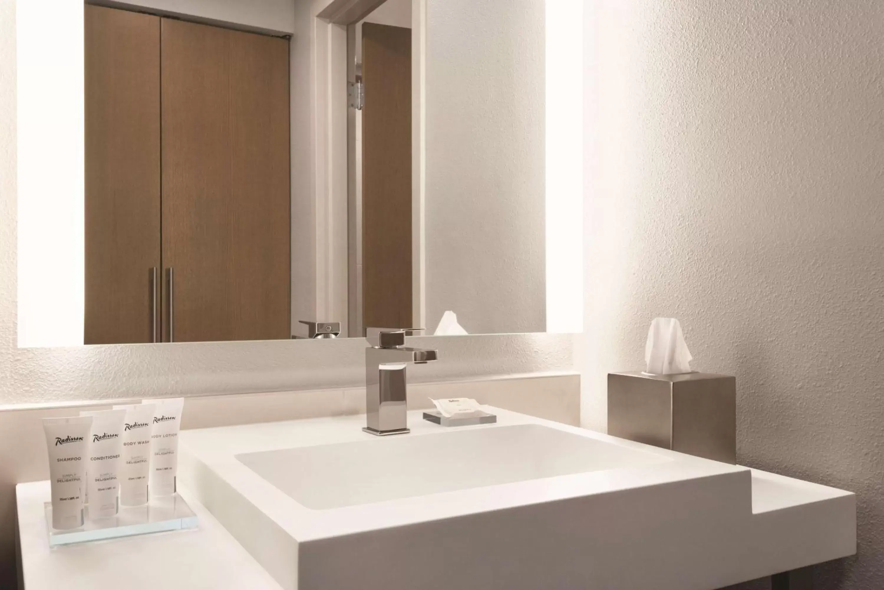 Queen Room with Two Queen Beds - Non-Smoking/Main Building in Radisson Hotel & Conference Center Green Bay Queen Room with Two Queen Beds - Non-Smoking/Main Building in Radisson Hotel & Conference Center Green Bay