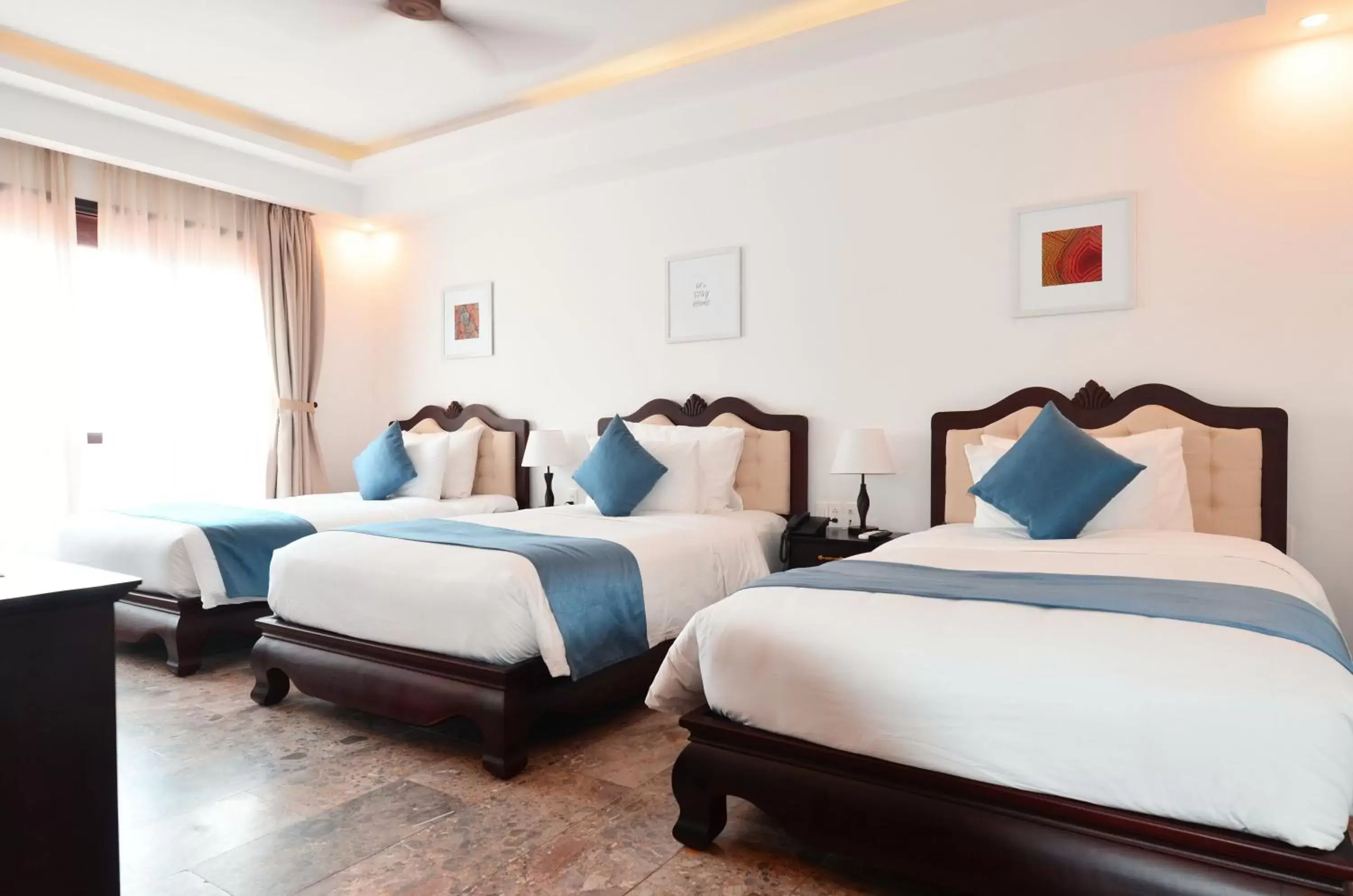 Deluxe Triple Room with City View in Hoian Central Hotel Deluxe Triple Room with City View in Hoian Central Hotel