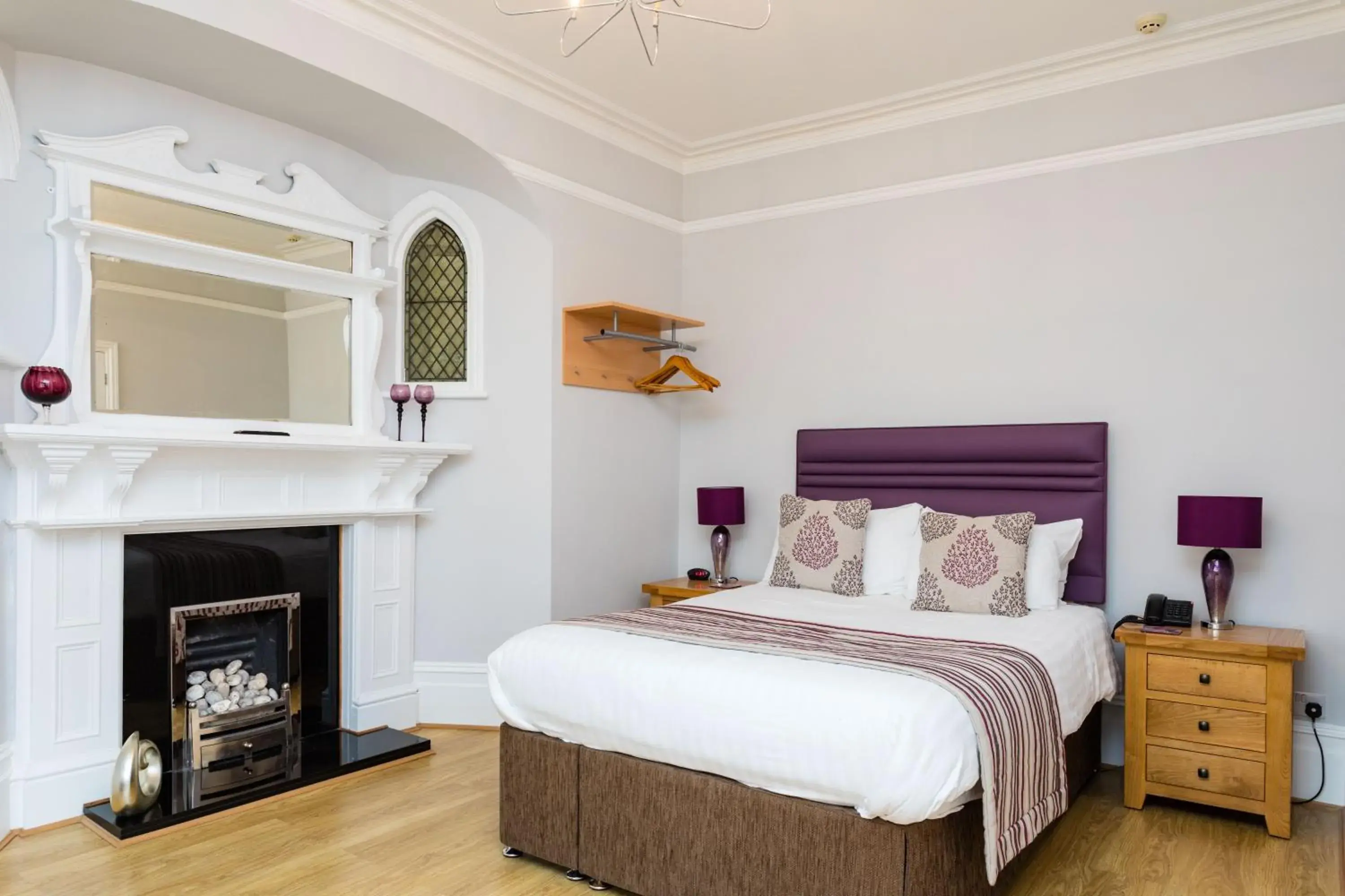 Ground Floor Superior Double Room in The Lawn Guest House Gatwick Ground Floor Superior Double Room in The Lawn Guest House Gatwick