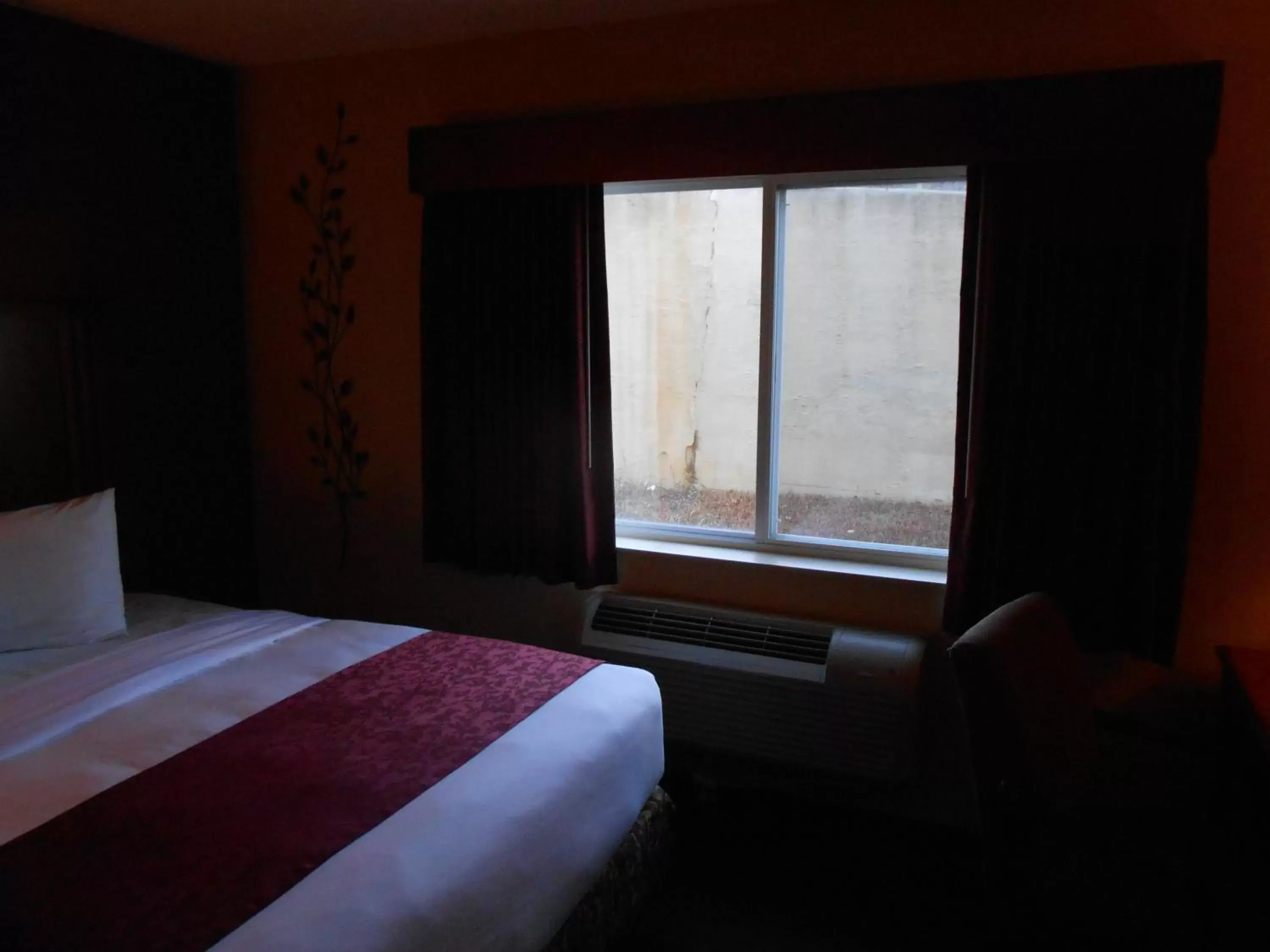 Deluxe King Room - Mobility Access/Non-Smoking in AmericInn by Wyndham McAlester Deluxe King Room - Mobility Access/Non-Smoking in AmericInn by Wyndham McAlester