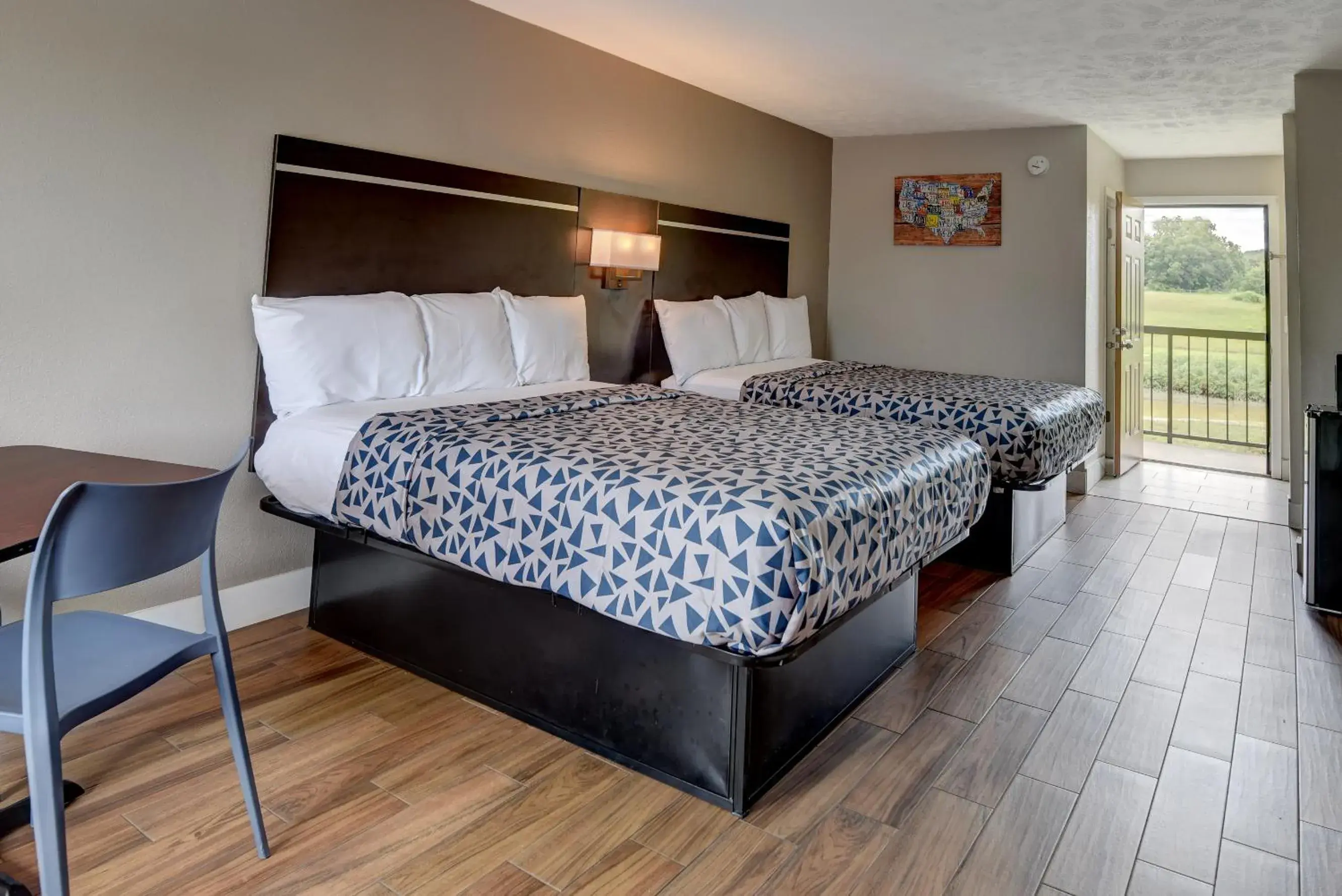Queen Room with 2 Queen Beds - River View - Disability Access - Non Smoking in Econo Lodge Sevierville-Pigeon Forge on the River Queen Room with 2 Queen Beds - River View - Disability Access - Non Smoking in Econo Lodge Sevierville-Pigeon Forge on the River