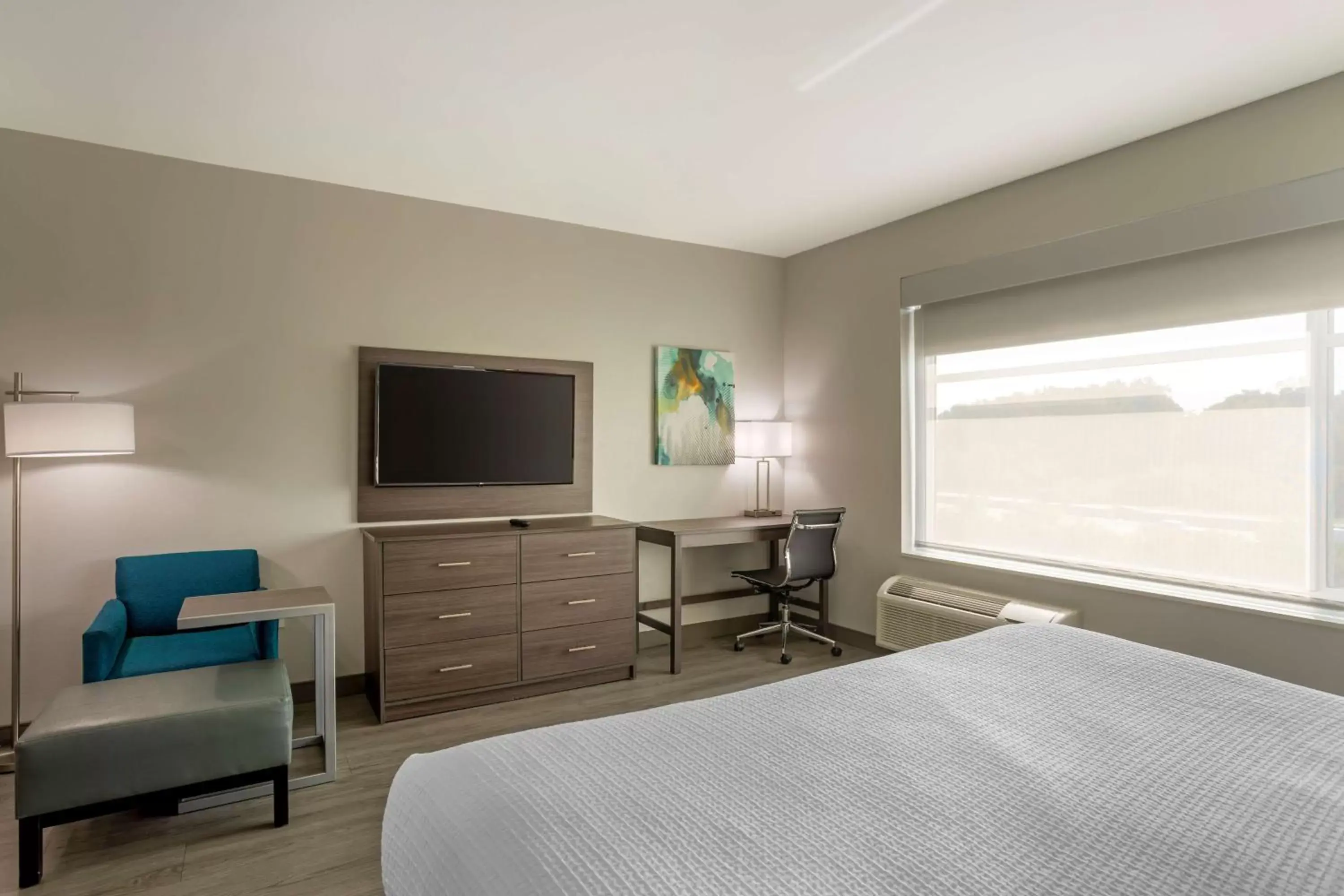 King Room with Mobility Accessible Roll-In Shower in Best Western Plus Executive Residency Antioch Inn King Room with Mobility Accessible Roll-In Shower in Best Western Plus Executive Residency Antioch Inn