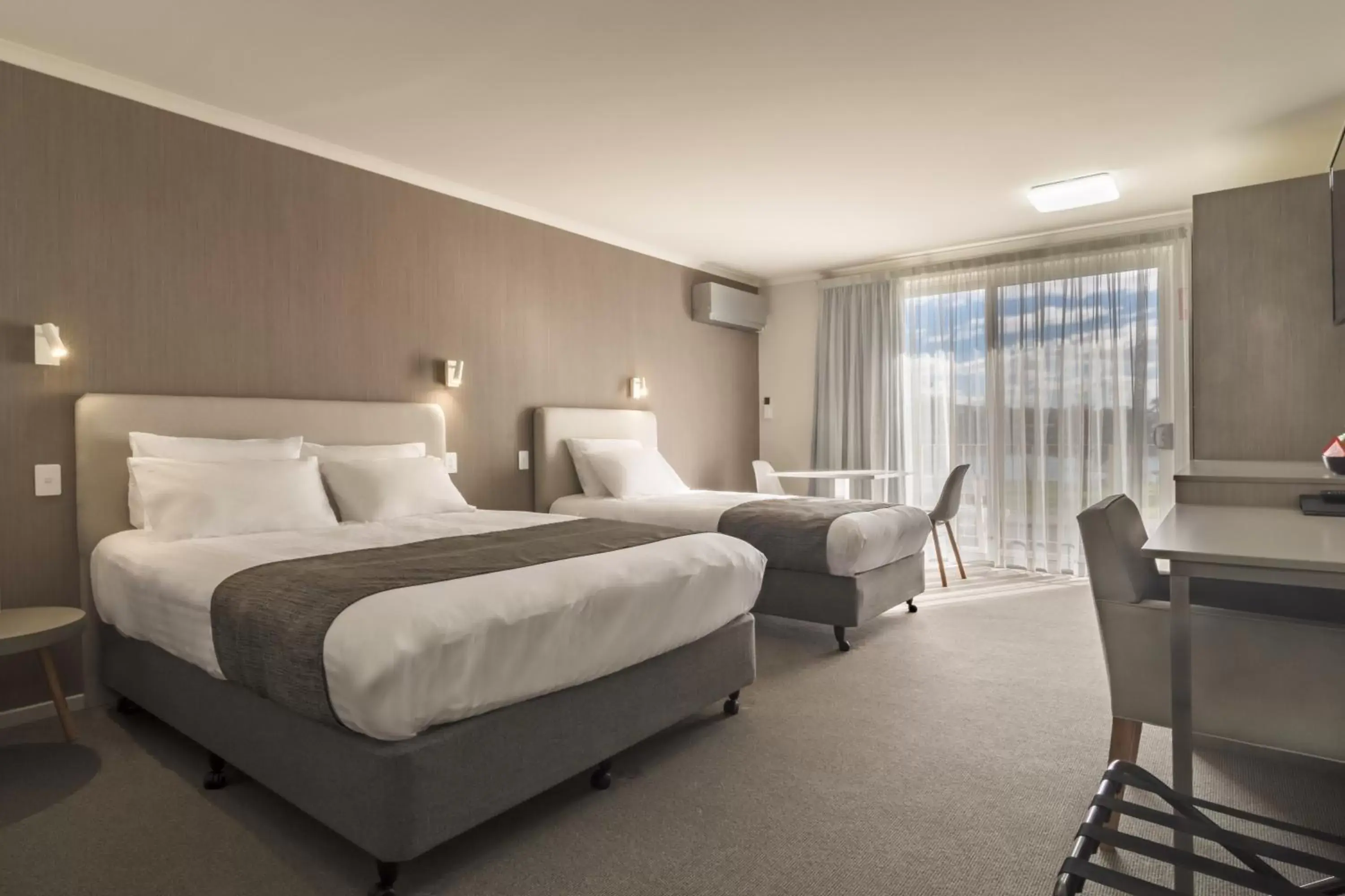 Queen and Single Suite in Argosy Motor Inn Queen and Single Suite in Argosy Motor Inn