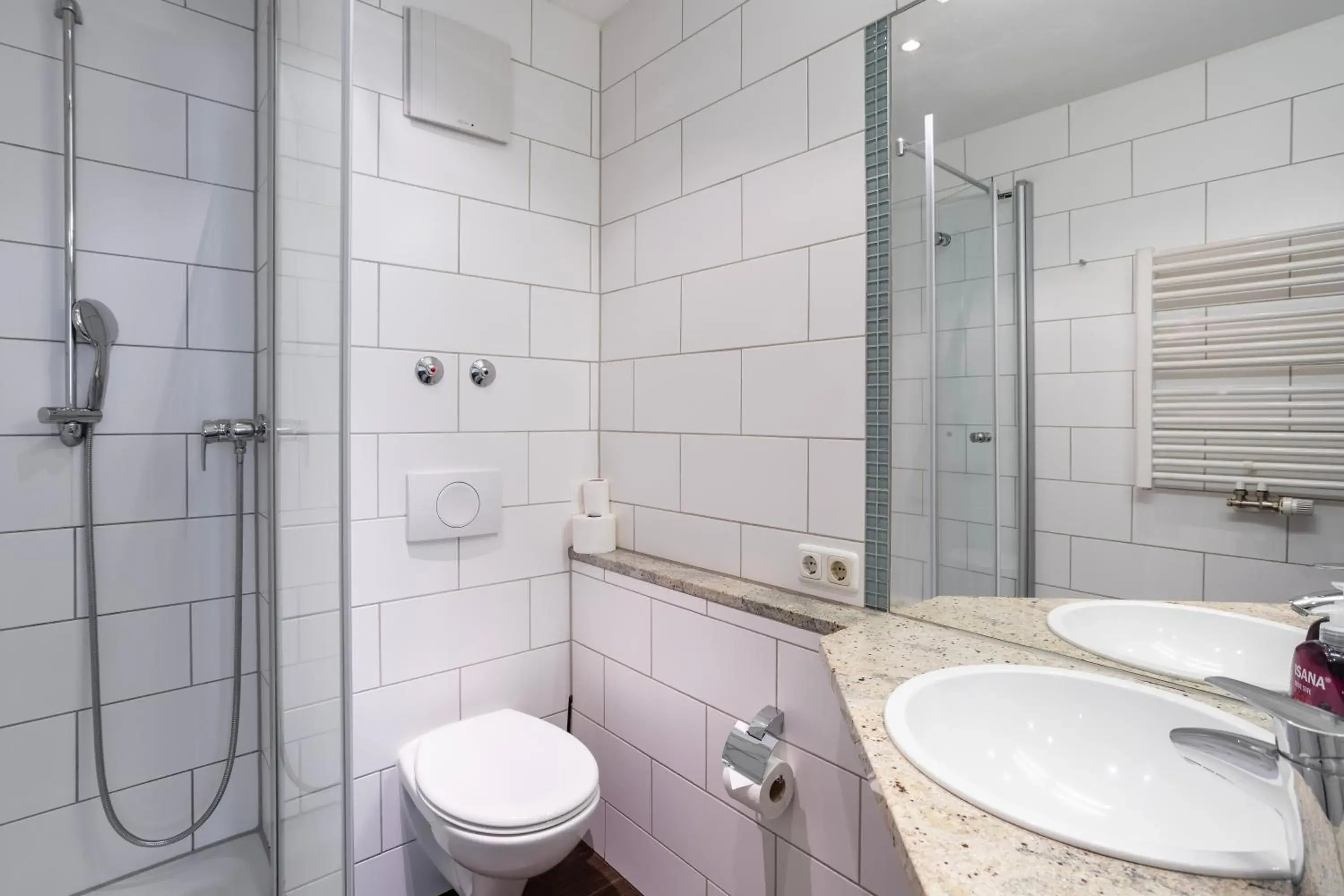 Single Bed in Female Dormitory Room - 18 to 35 years only in Jaeger´s Munich (Hotel/Hostel) Single Bed in Female Dormitory Room - 18 to 35 years only in Jaeger´s Munich (Hotel/Hostel)